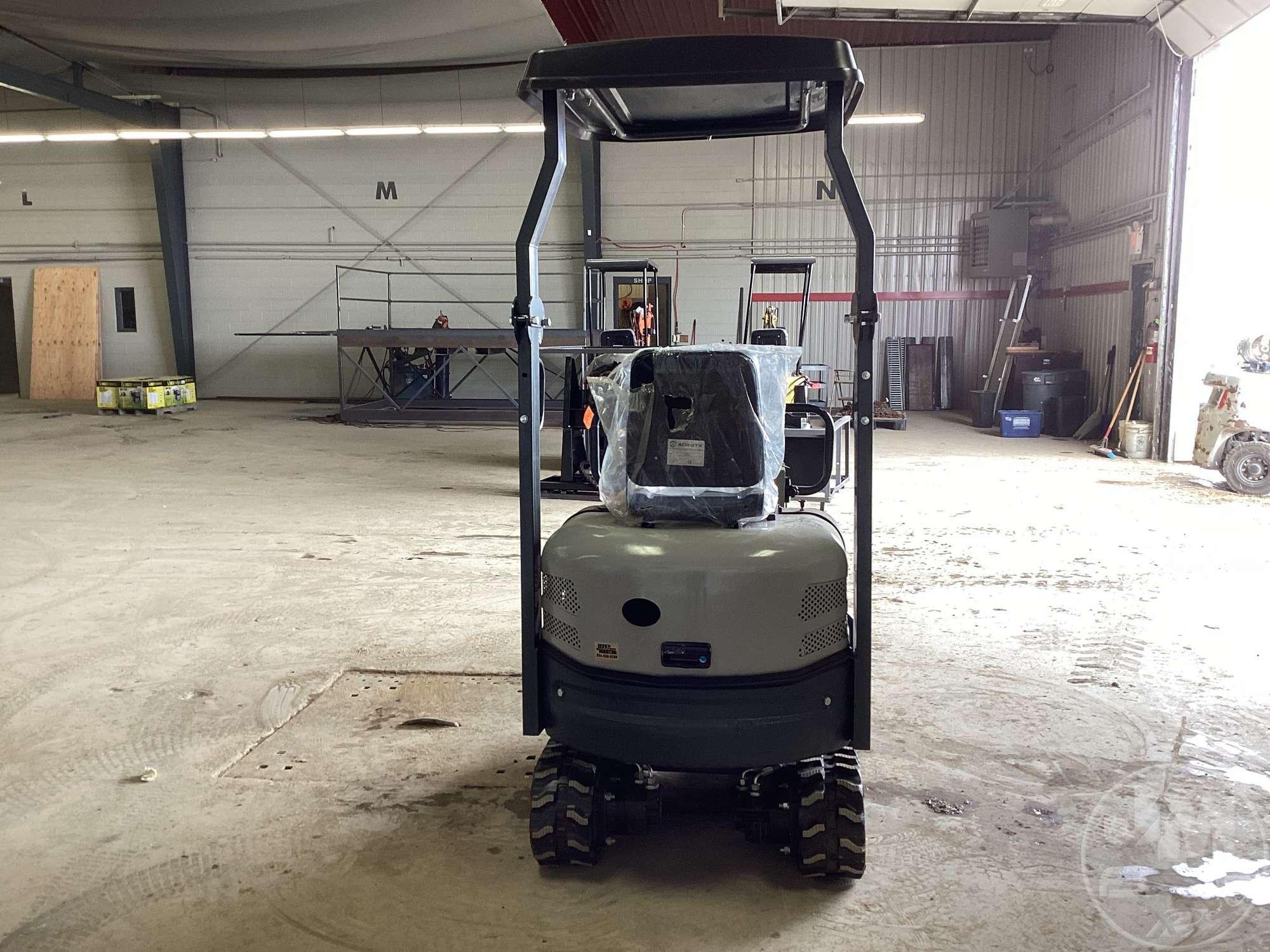 UNUSED, 2023 AGROTK L12 MINI EXCAVATOR SN: L1223011802A