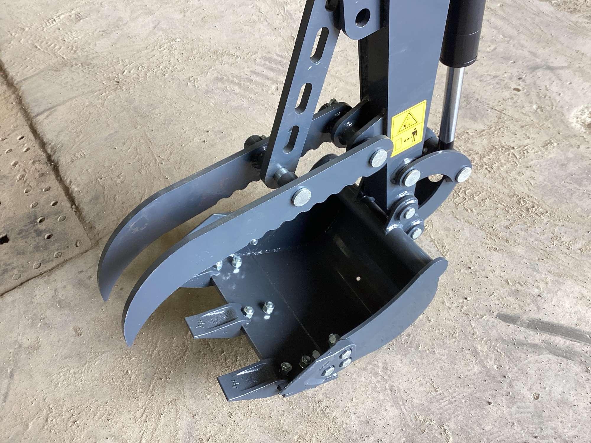 UNUSED, 2023 AGROTK L12 MINI EXCAVATOR SN: L1223011802A