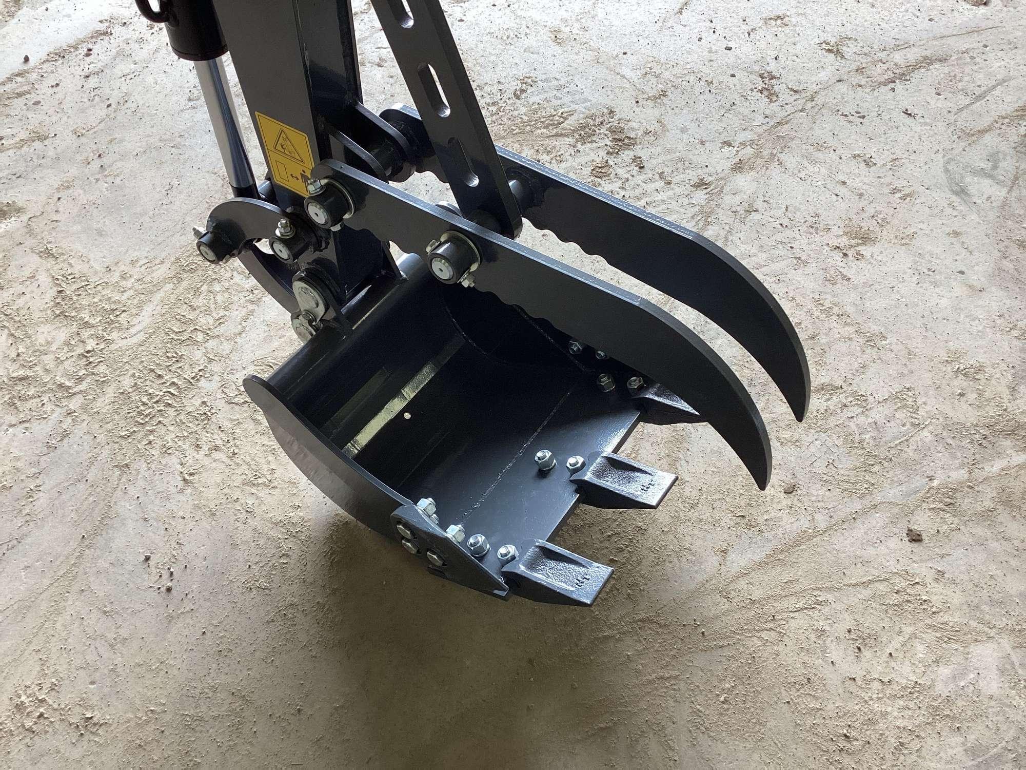 UNUSED, 2023 AGROTK L12 MINI EXCAVATOR SN: L1223011802A