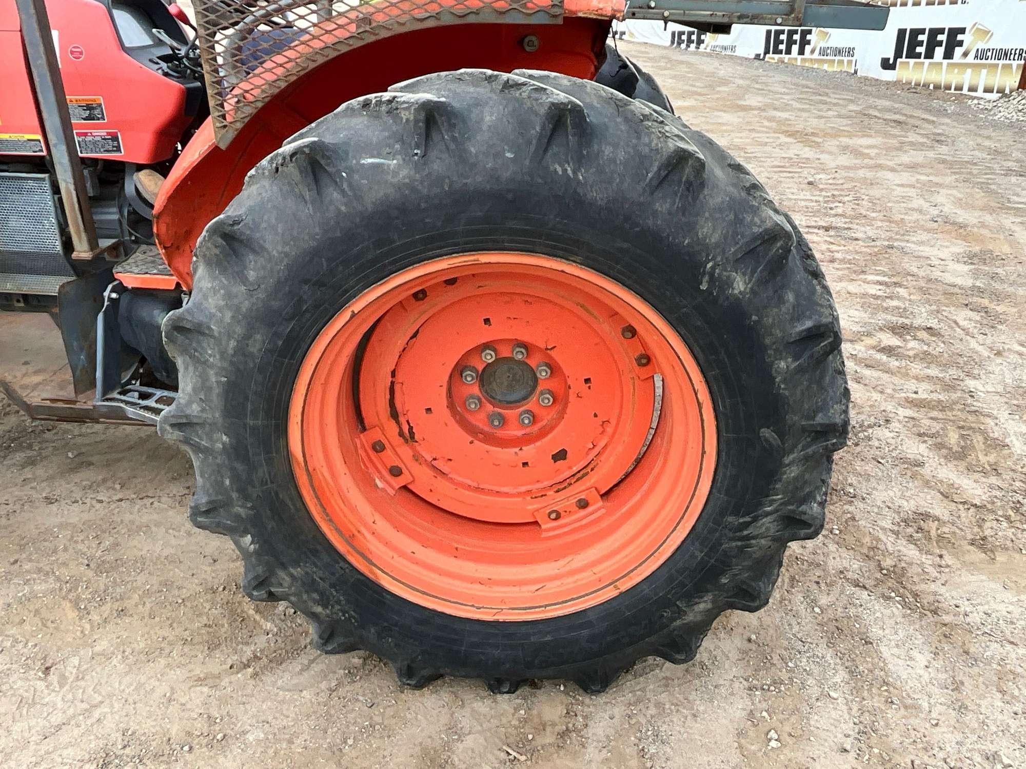 2013 KUBOTA M8560 4X4 TRACTOR SN: 52111