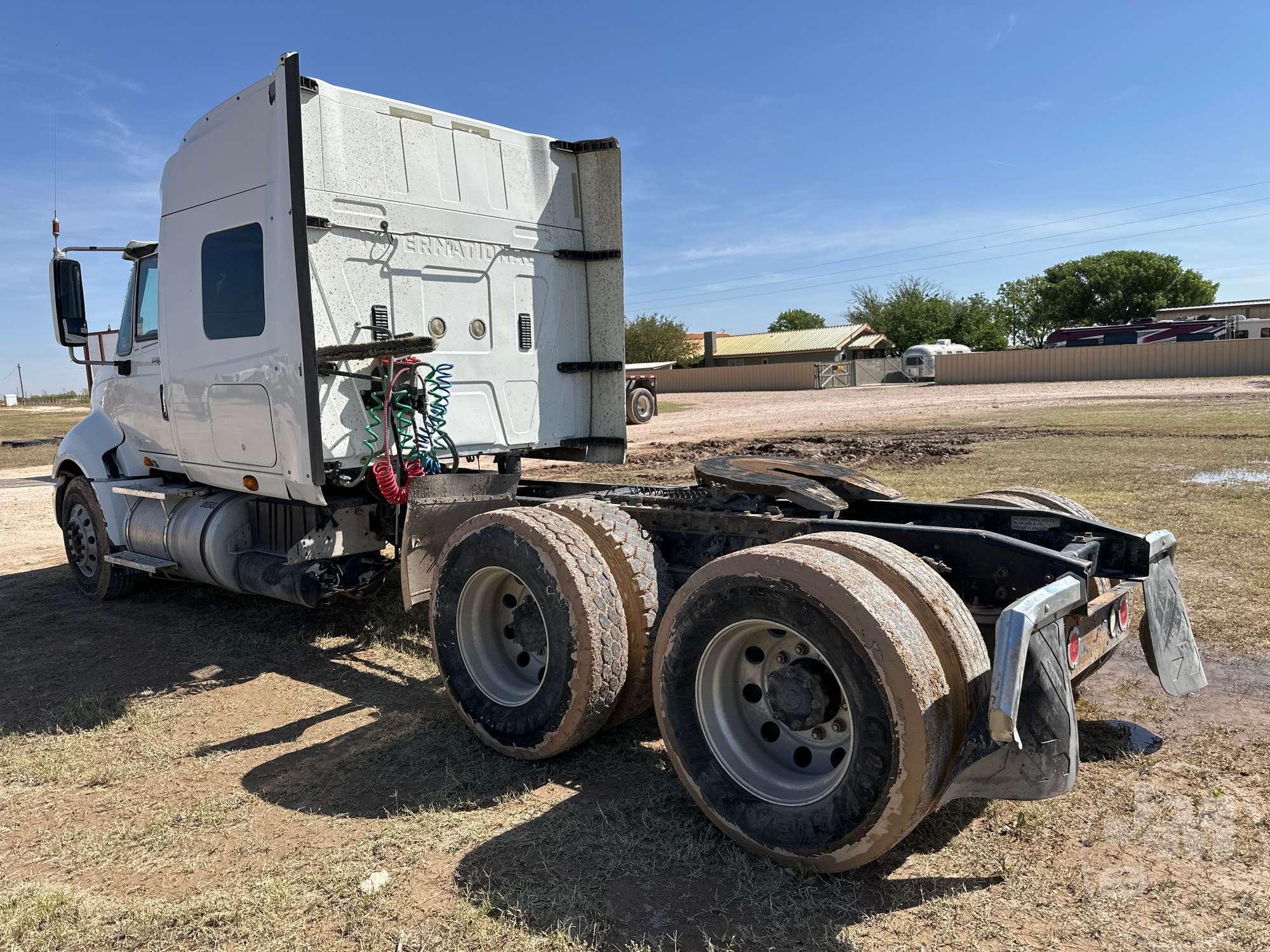 2010 INTERNATIONAL LF627 TANDEM AXLE TRUCK TRACTOR VIN: 2HSCUAPR5AC181254