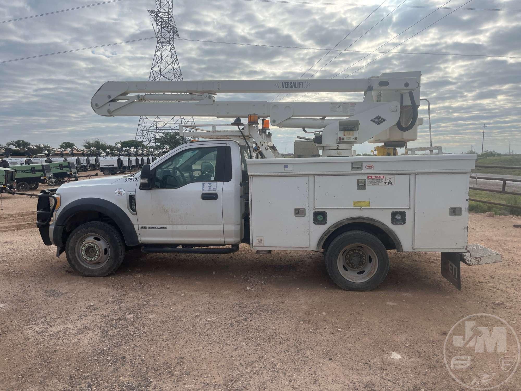 2017 FORD F-550 4X4 BUCKET TRUCK VERSALIFT VO36I-01 VIN: 1FDUF5HTXHED93589