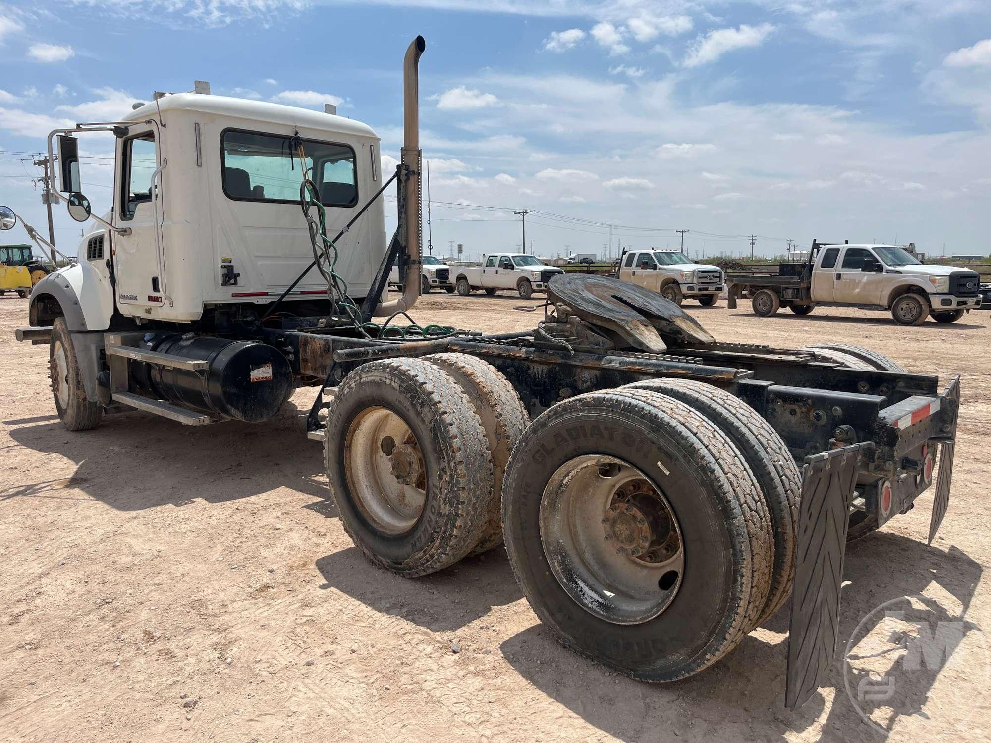 2012 MACK GU713 GRANITE TANDEM AXLE DAY CAB TRUCK TRACTOR VIN: 1M2AX07Y4CM011328