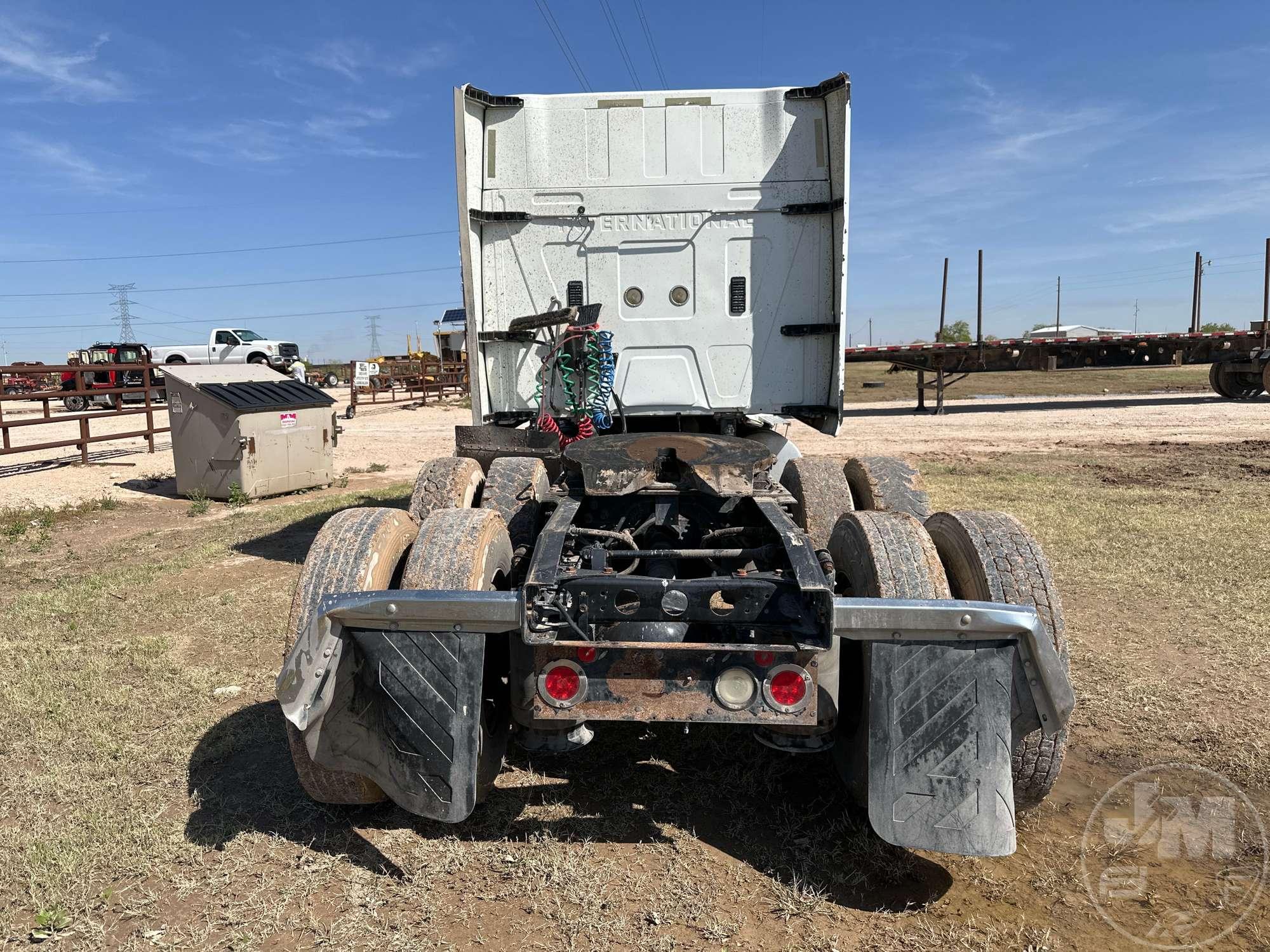 2010 INTERNATIONAL LF627 TANDEM AXLE TRUCK TRACTOR VIN: 2HSCUAPR5AC181254