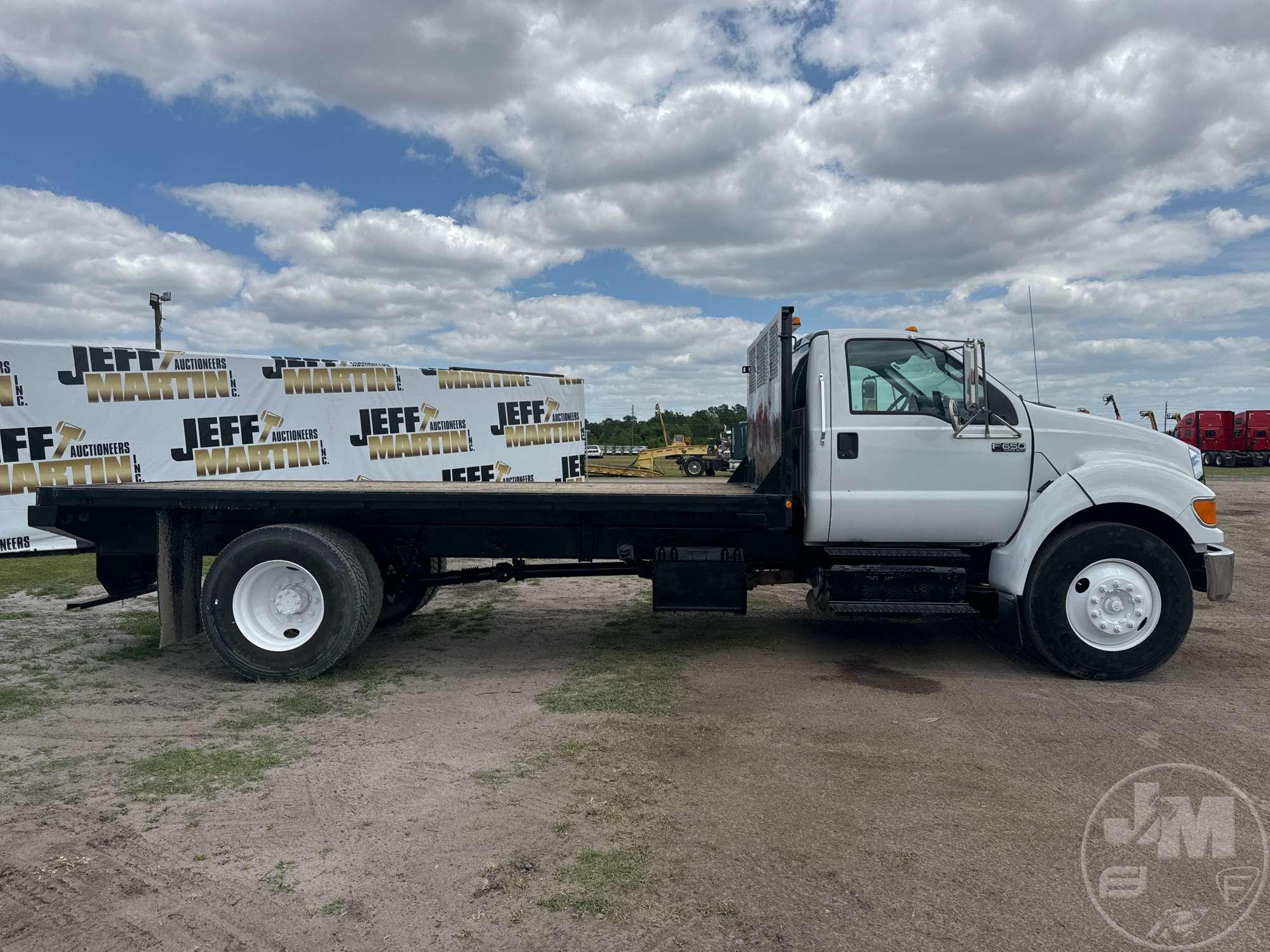 2013 FORD F-650 SINGLE AXLE REGULAR CAB FLATBED TRUCK VIN: 3FRNF6FC9DV494948