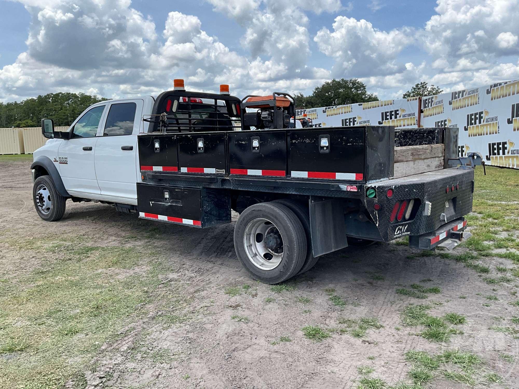 2017 RAM 5500 HD SINGLE AXLE CREW CAB 4X4 FLATBED TRUCK VIN: 3C7WRNFL2HG636654