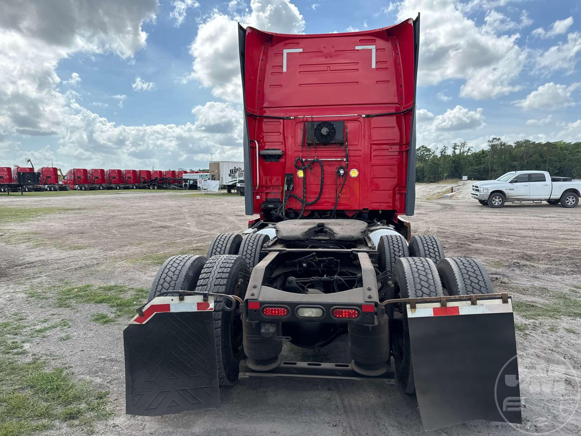 2017 VOLVO TRUCK VNL 780 TANDEM AXLE TRUCK TRACTOR VIN: 4V4NC9EH1HN976694