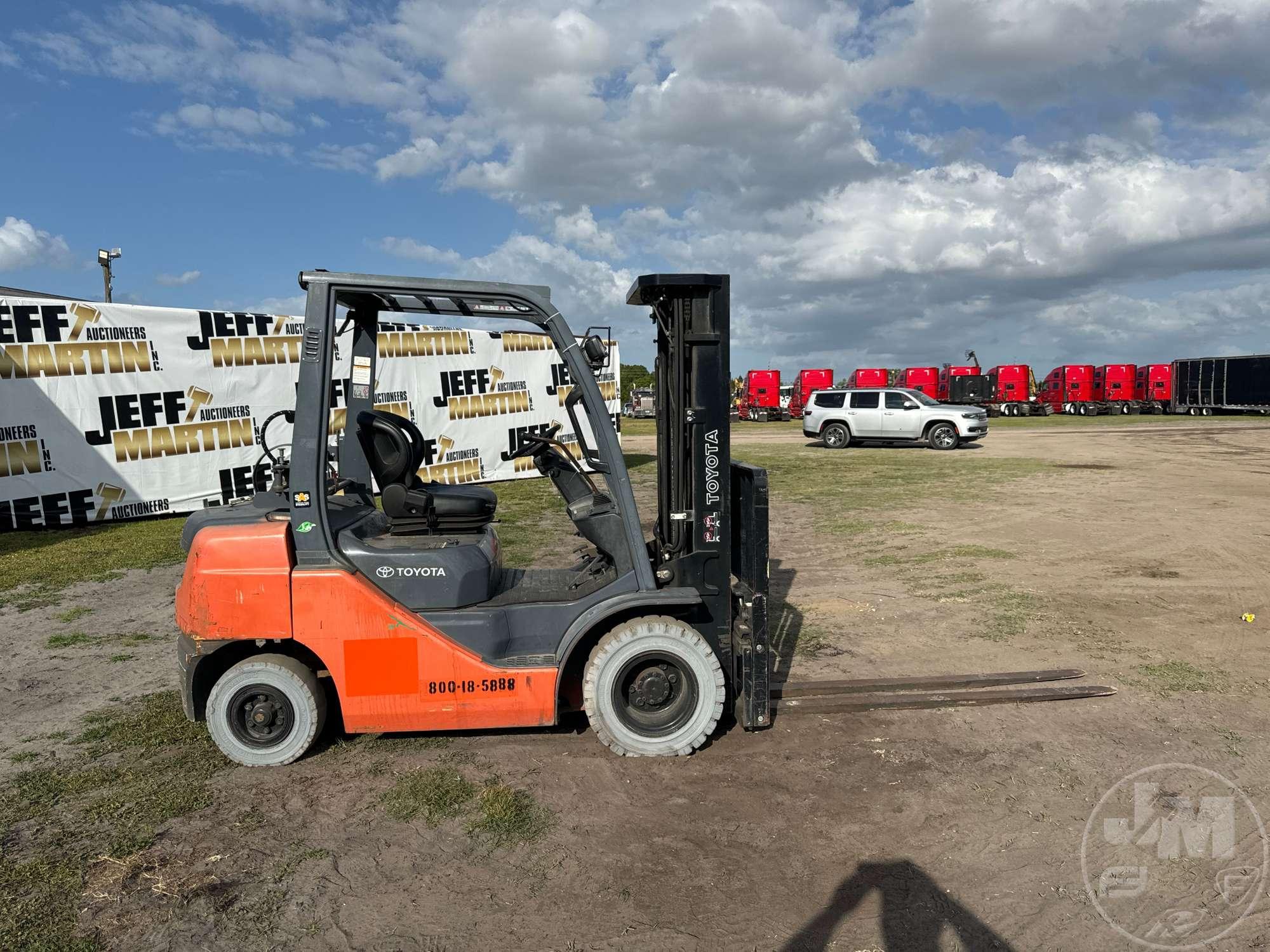 2017 TOYOTA 8FGU25 PNEUMATIC TIRE FORKLIFT SN: 82466