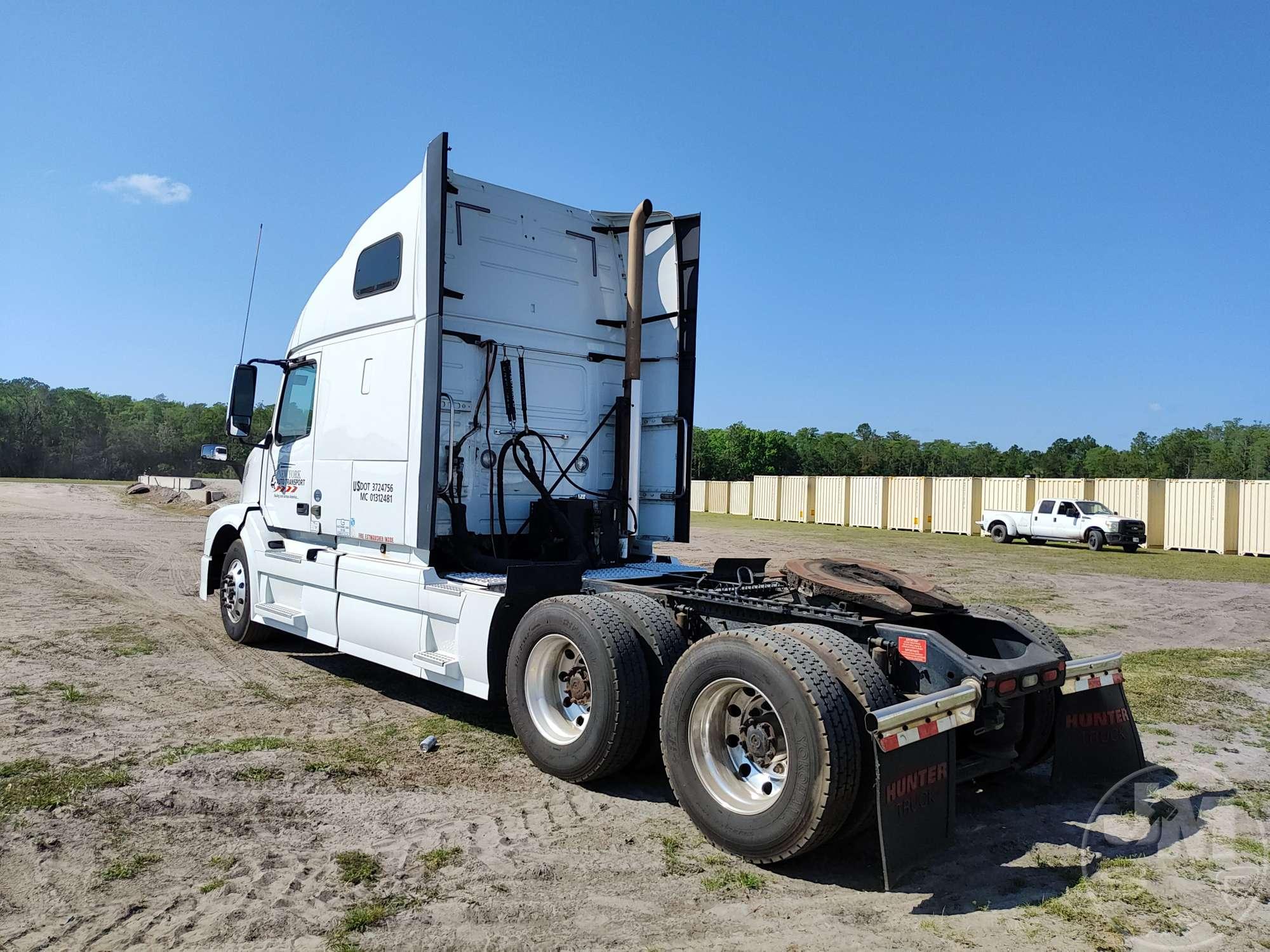 2019 VOLVO  VNL TANDEM AXLE TRUCK TRACTOR VIN: 4V4NC9EH6KN896444