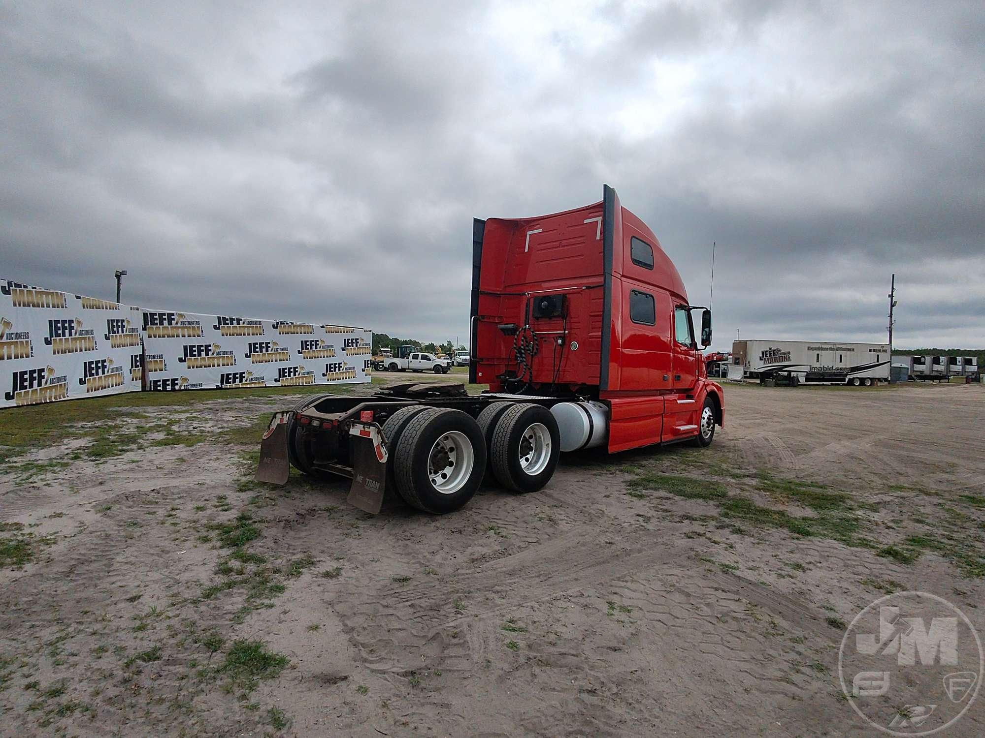 2017 VOLVO TRUCK VNL 780 TANDEM AXLE TRUCK TRACTOR VIN: 4V4NC9EH8HN976689