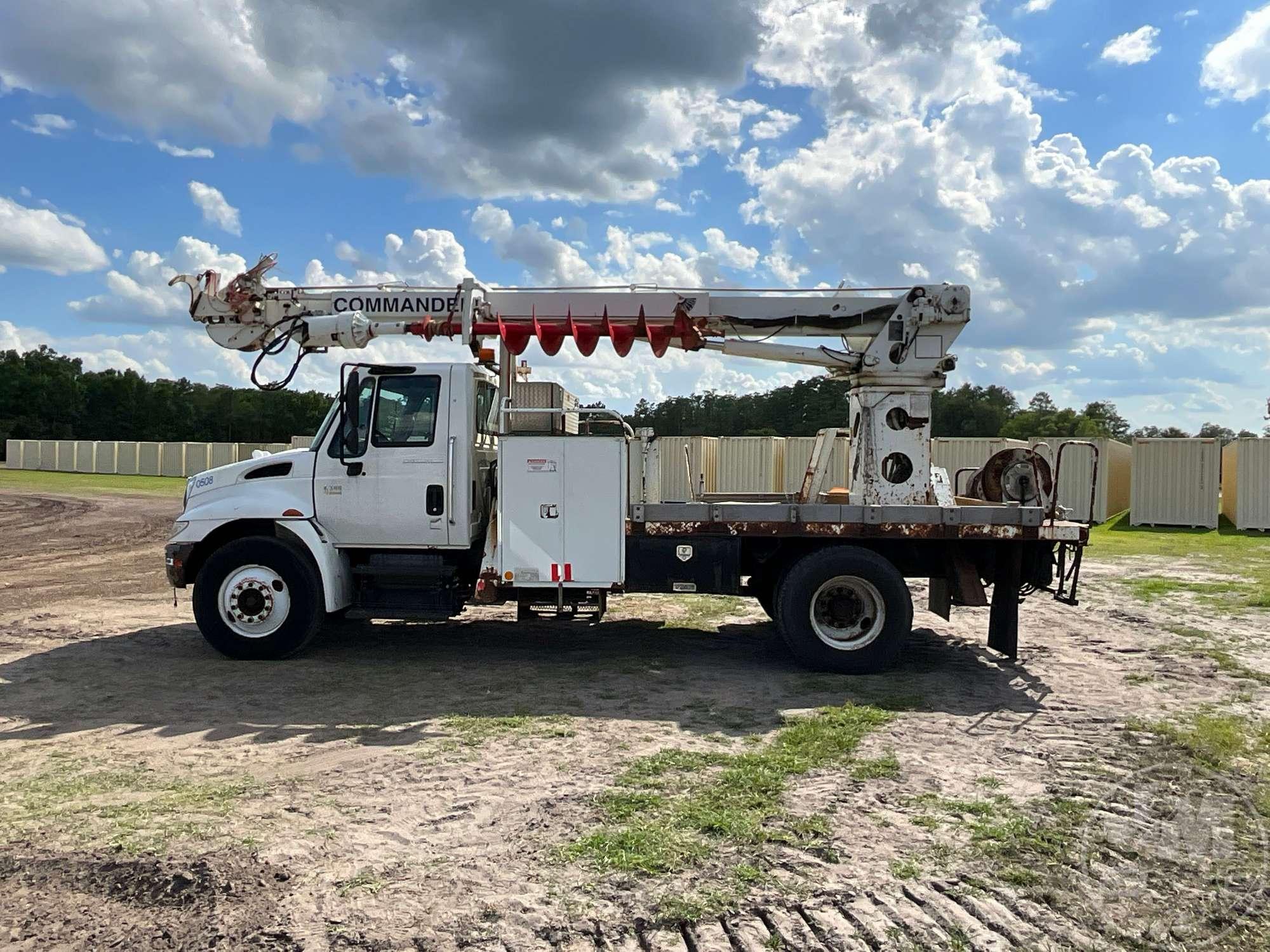 2005 INTERNATIONAL 4300 S/A DIGGER DERRICK TRUCK VIN: 1HTMMAAN35H162366