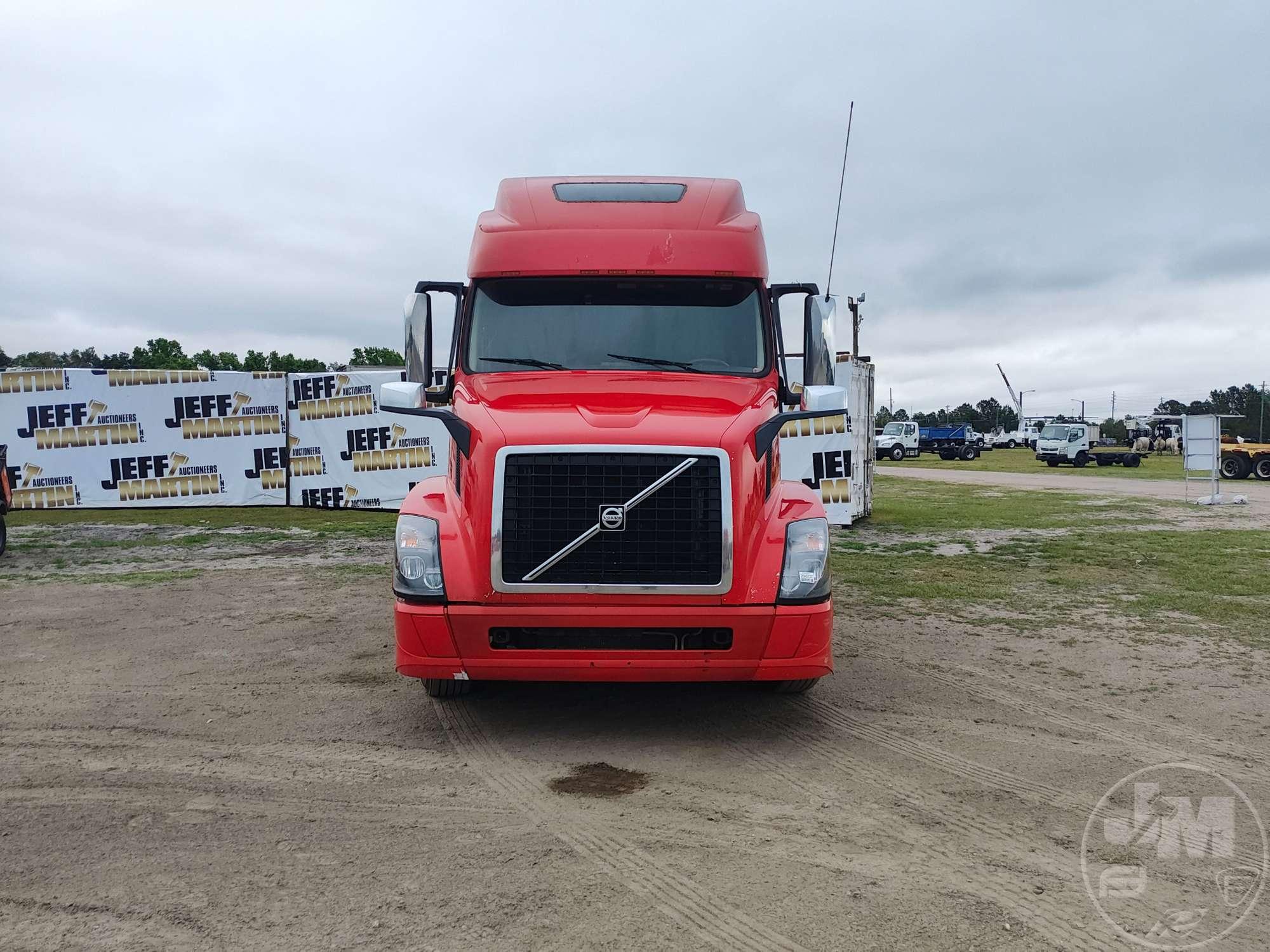 2017 VOLVO TRUCK VNL 780 TANDEM AXLE TRUCK TRACTOR VIN: 4V4NC9EH3HN976521