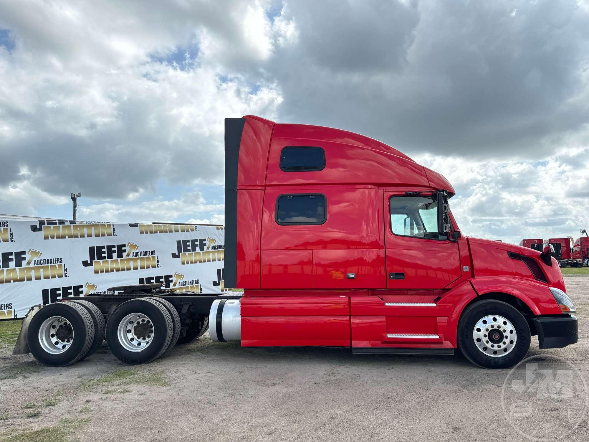 2017 VOLVO TRUCK VNL 780 TANDEM AXLE TRUCK TRACTOR VIN: 4V4NC9EH6HN976500