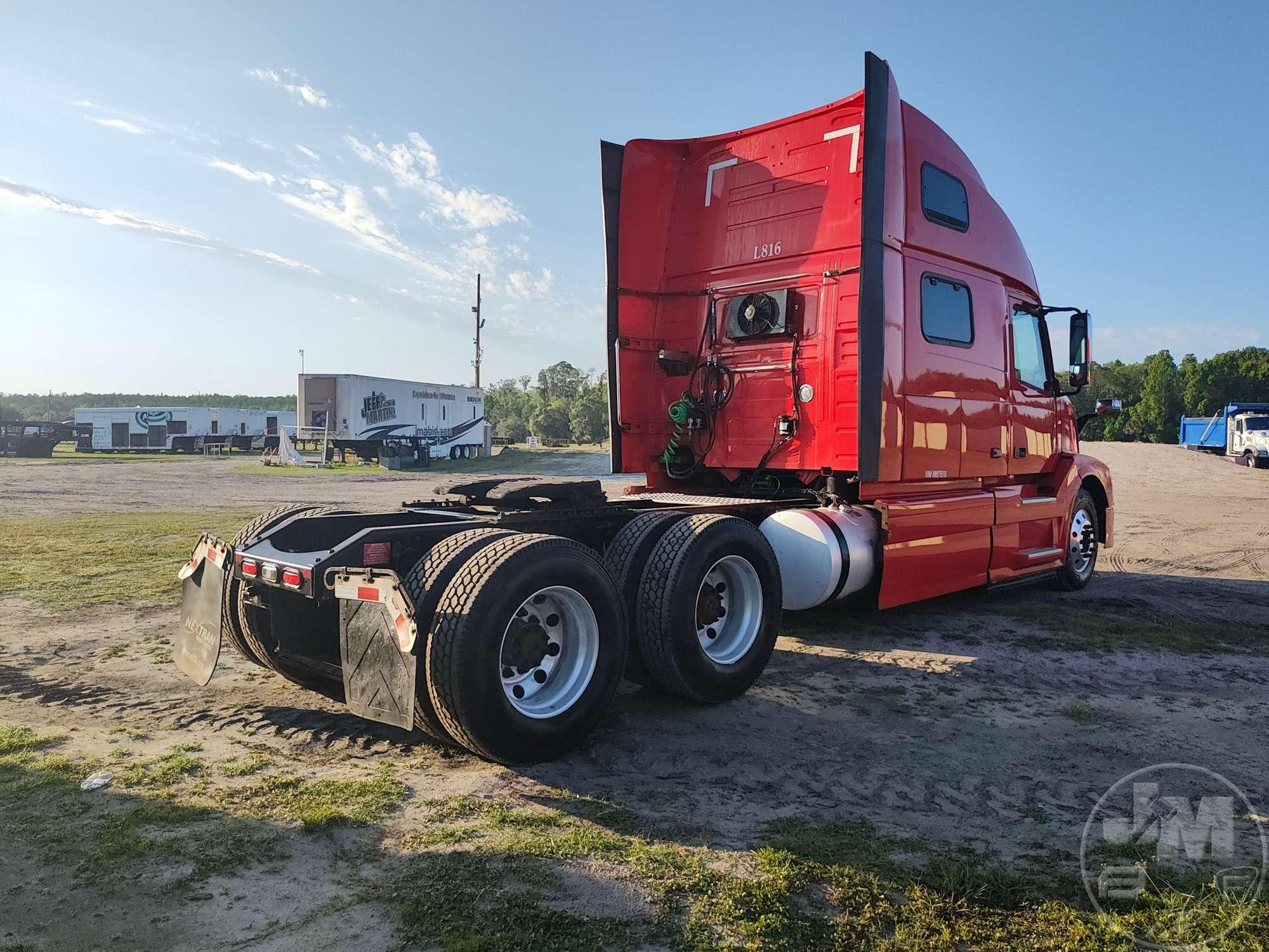 2017 VOLVO TRUCK VNL TANDEM AXLE TRUCK TRACTOR VIN: 4V4NC9EHXHN976516