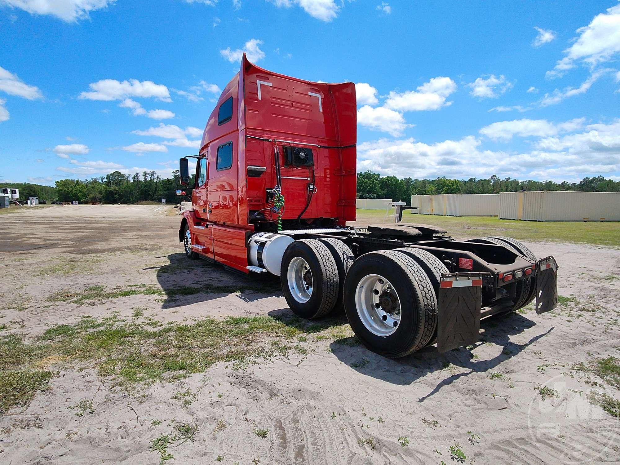 2017 VOLVO TRUCK VNL 780 TANDEM AXLE TRUCK TRACTOR VIN: 4V4NC9EH9HN976684