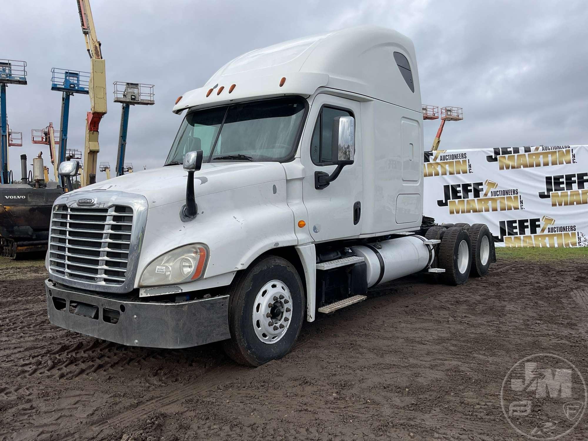 2014 FREIGHTLINER CASCADIA TANDEM AXLE TRUCK TRACTOR VIN: 3AKJGLD6XESFX5762