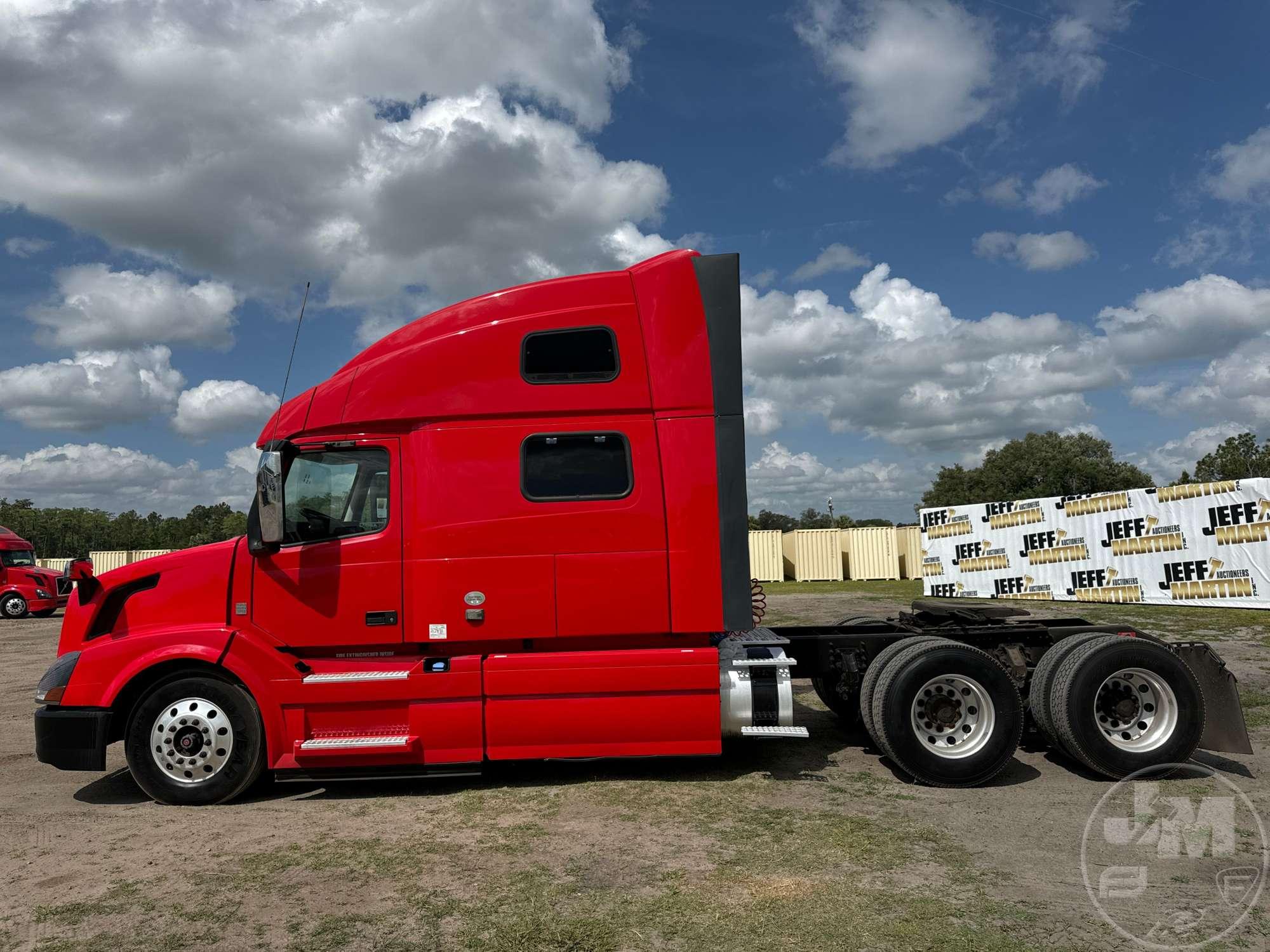 2017 VOLVO TRUCK VNL 780 TANDEM AXLE TRUCK TRACTOR VIN: 4V4NC9EH6HN976500