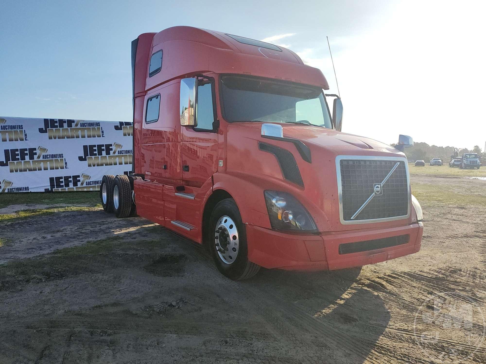 2017 VOLVO TRUCK VNL TANDEM AXLE TRUCK TRACTOR VIN: 4V4NC9EHXHN976516