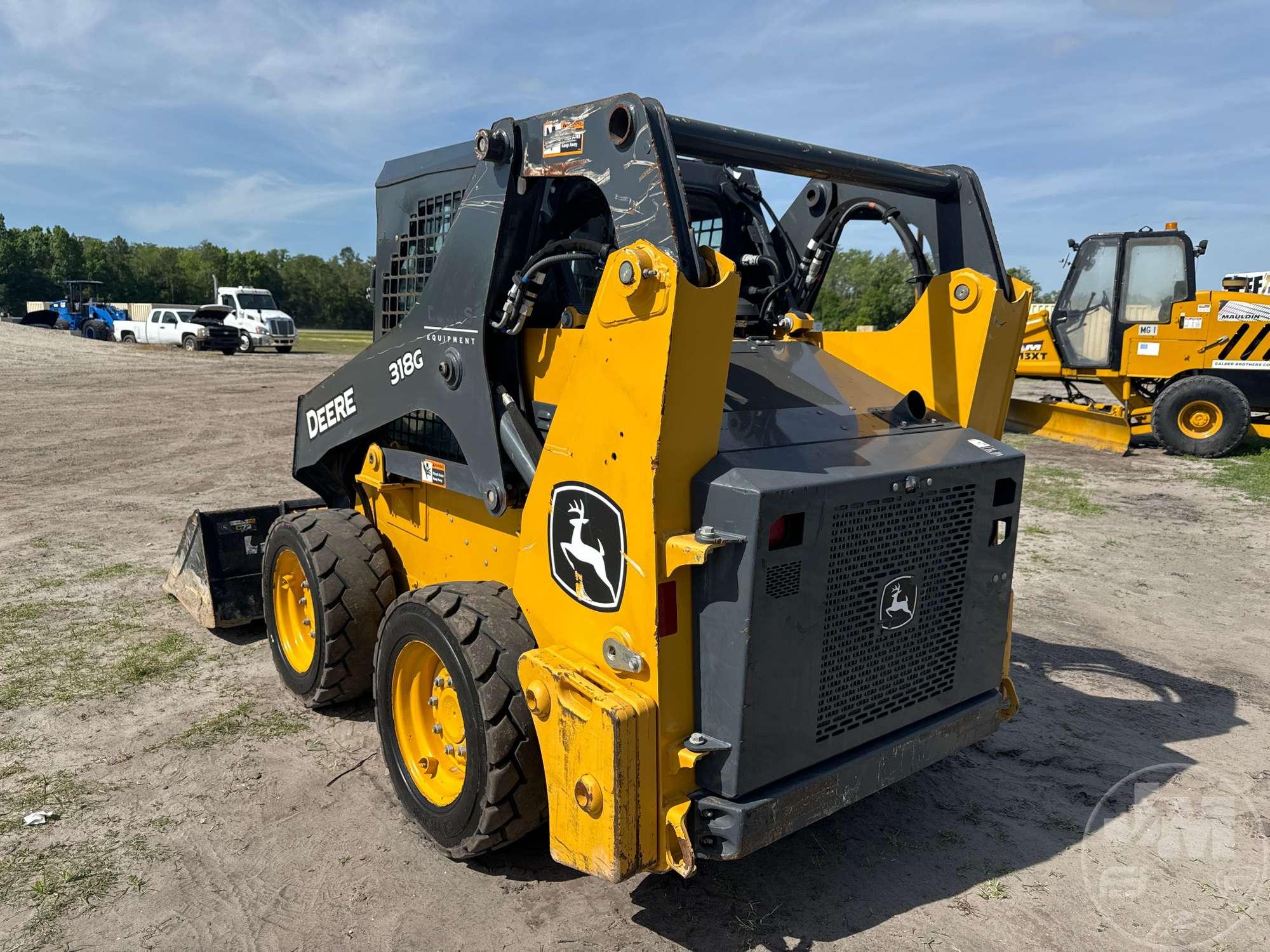 2020 DEERE 318G SKID STEER SN: 1T0318GKVLJ389093