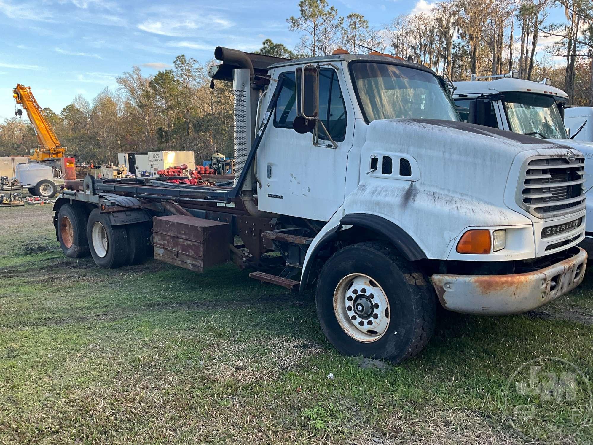 2001 STERLING TRUCK L9500 SERIES VIN: 2FZHAZASX1AJ92895