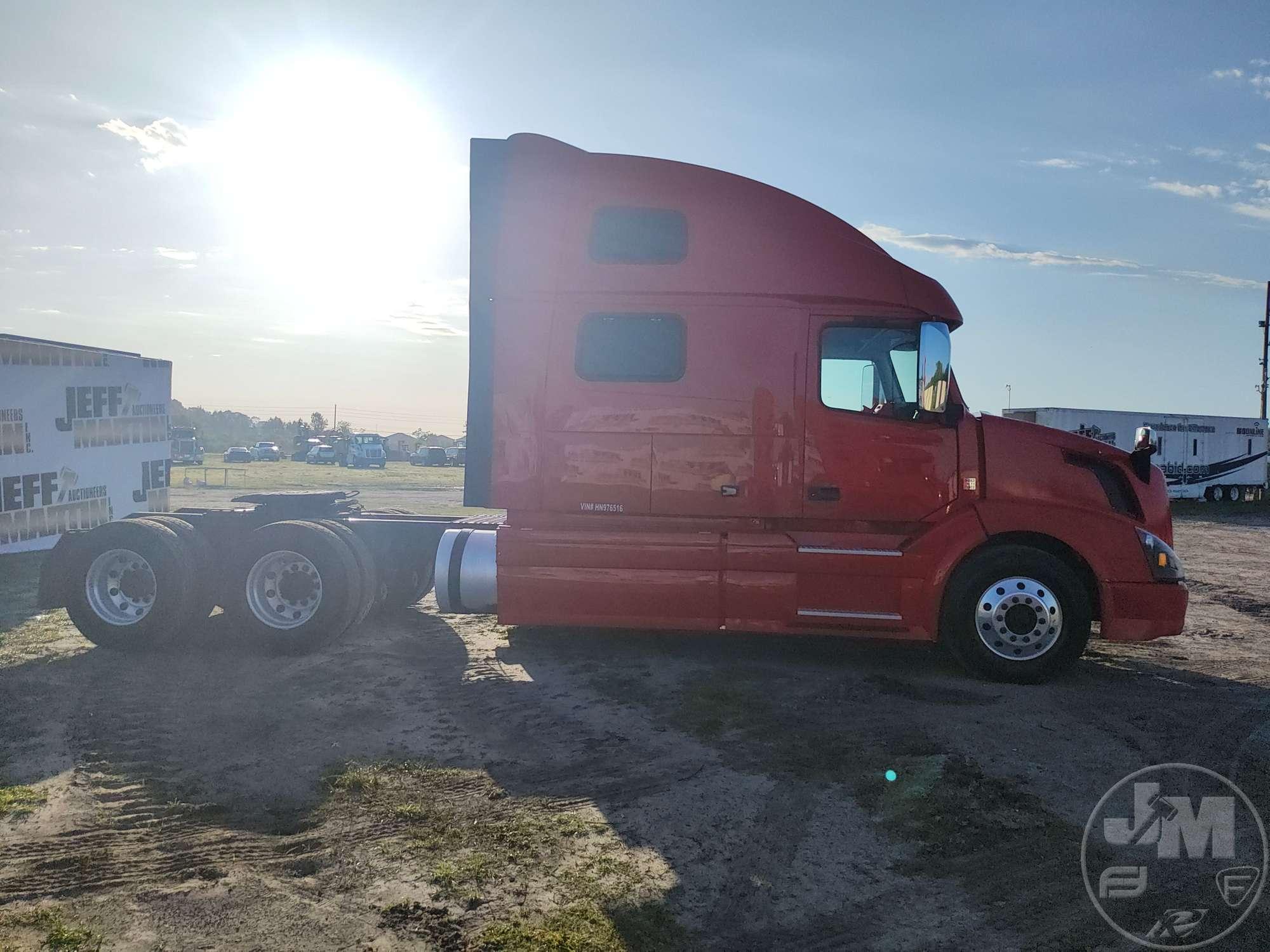 2017 VOLVO TRUCK VNL TANDEM AXLE TRUCK TRACTOR VIN: 4V4NC9EHXHN976516