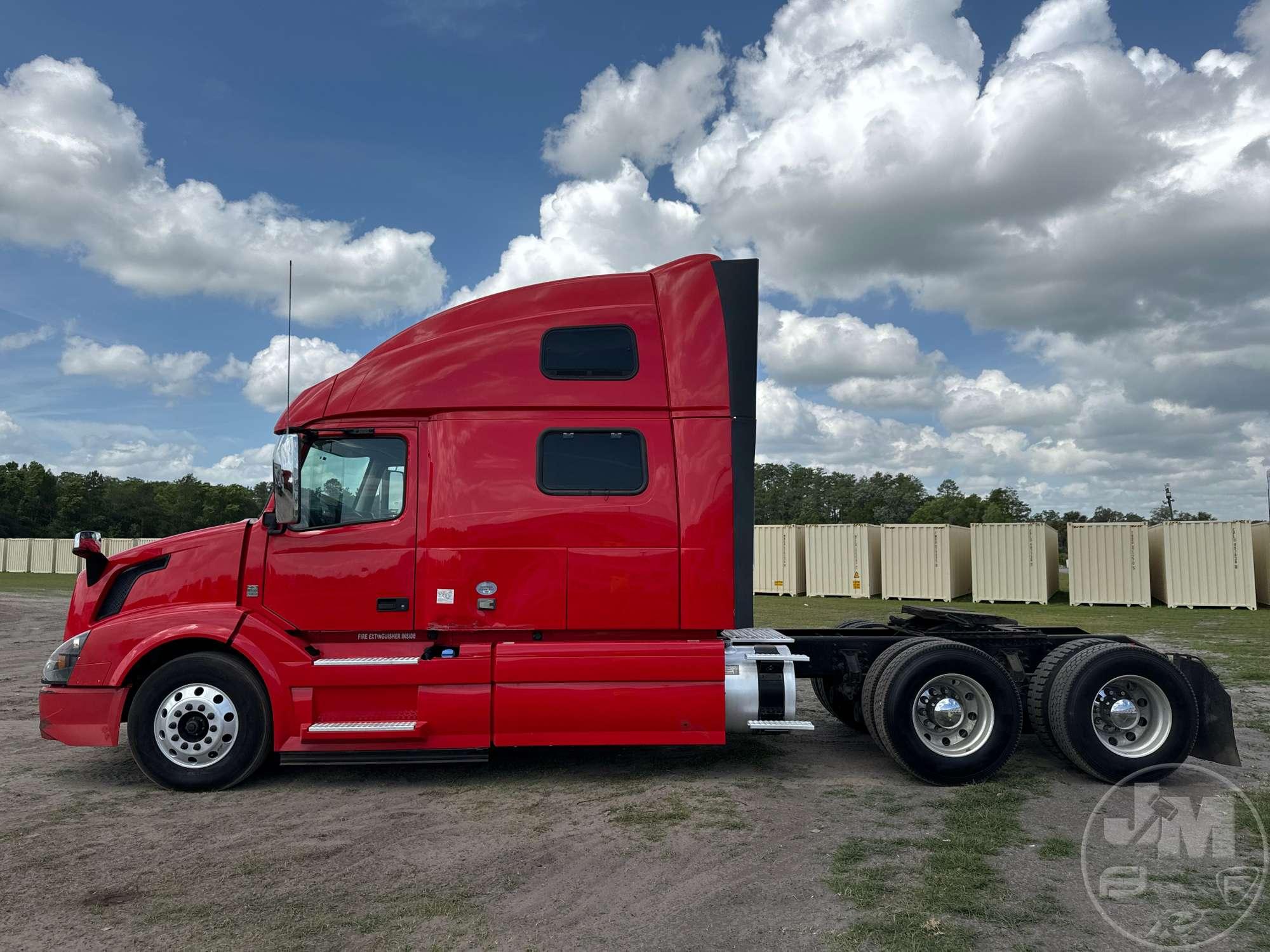 2017 VOLVO TRUCK VNL 780 TANDEM AXLE TRUCK TRACTOR VIN: 4V4NC9EH1HN976694