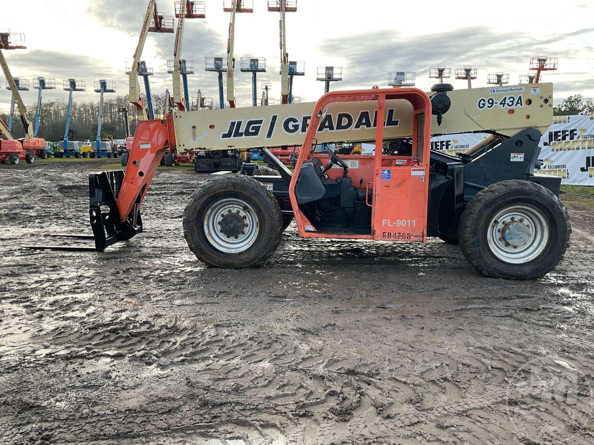 2004 JLG GRADALL G9-43A TELESCOPIC FORKLIFT SN: 0160002970