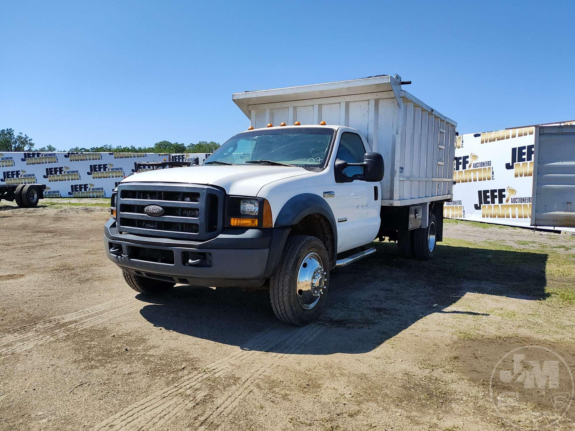 2007 FORD F-450 SINGLE AXLE DUMP TRUCK VIN: 1FDXF46P87EB35020