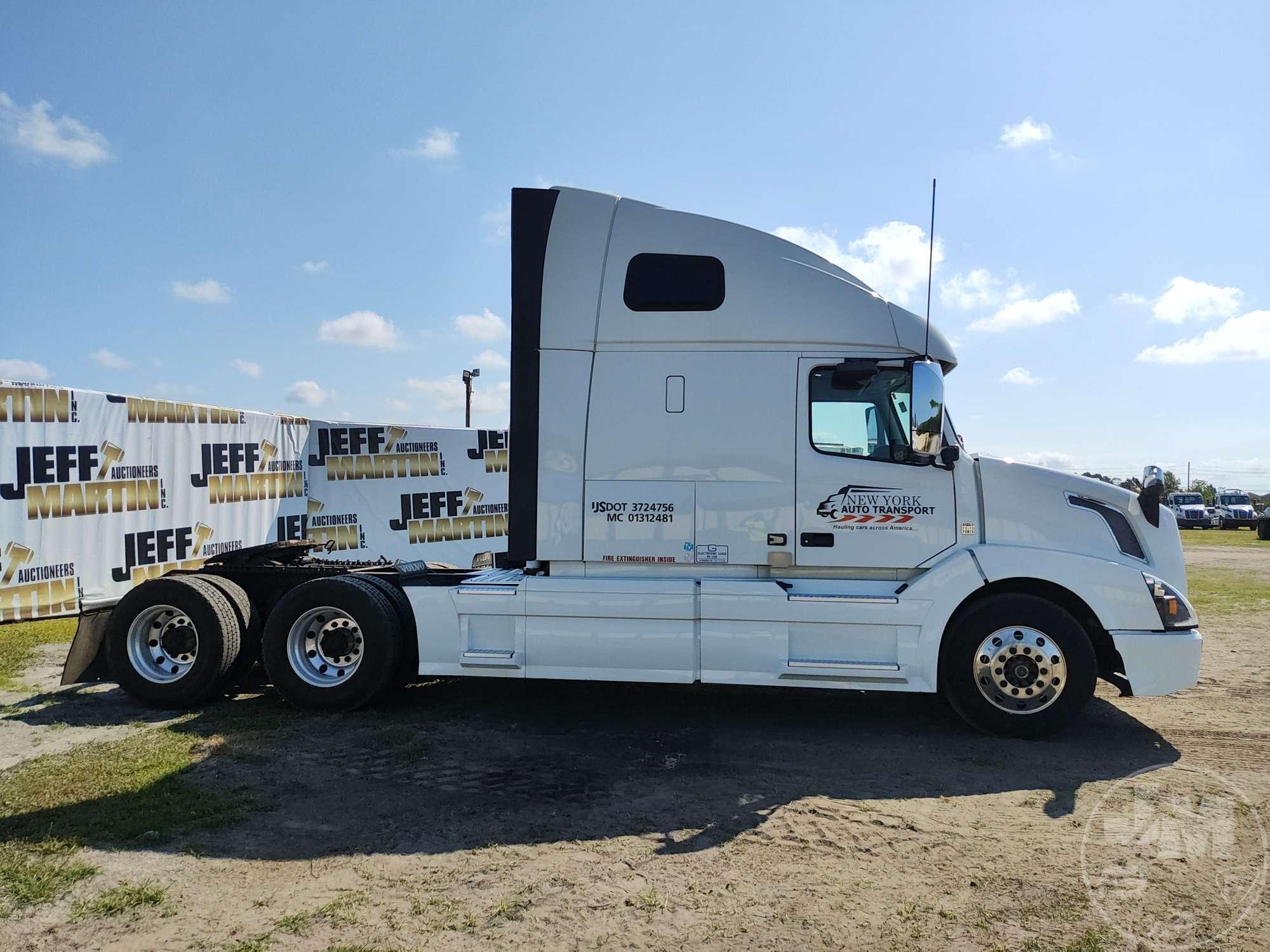 2019 VOLVO  VNL TANDEM AXLE TRUCK TRACTOR VIN: 4V4NC9EH6KN896444