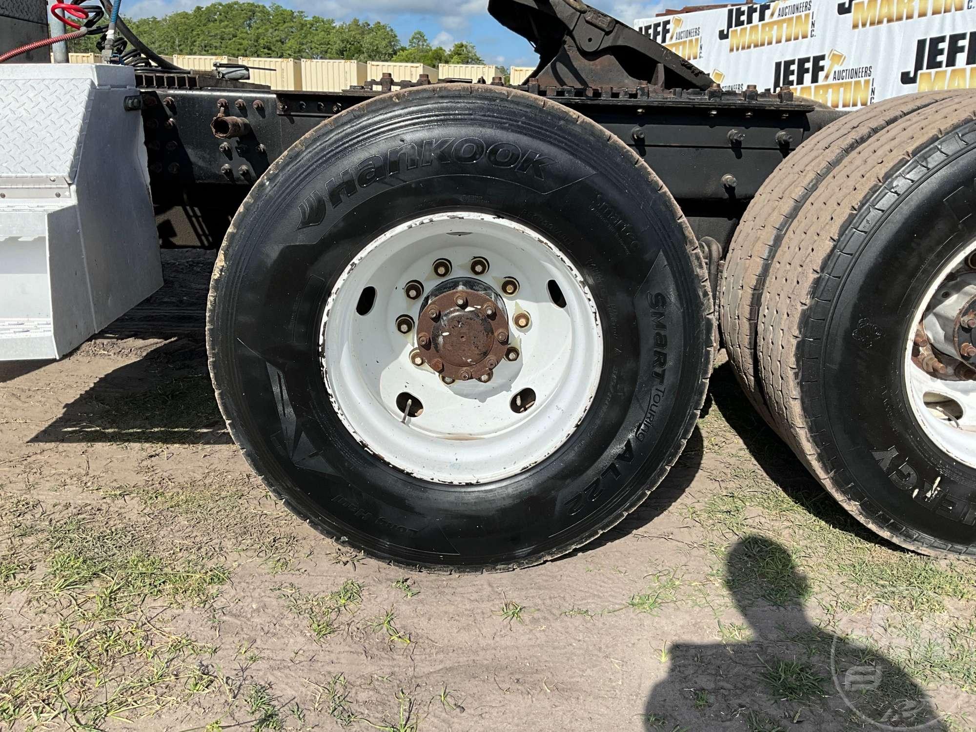 2006 MACK CHN613 TANDEM AXLE DAY CAB TRUCK TRACTOR VIN: 1M1AJ06Y66N004869