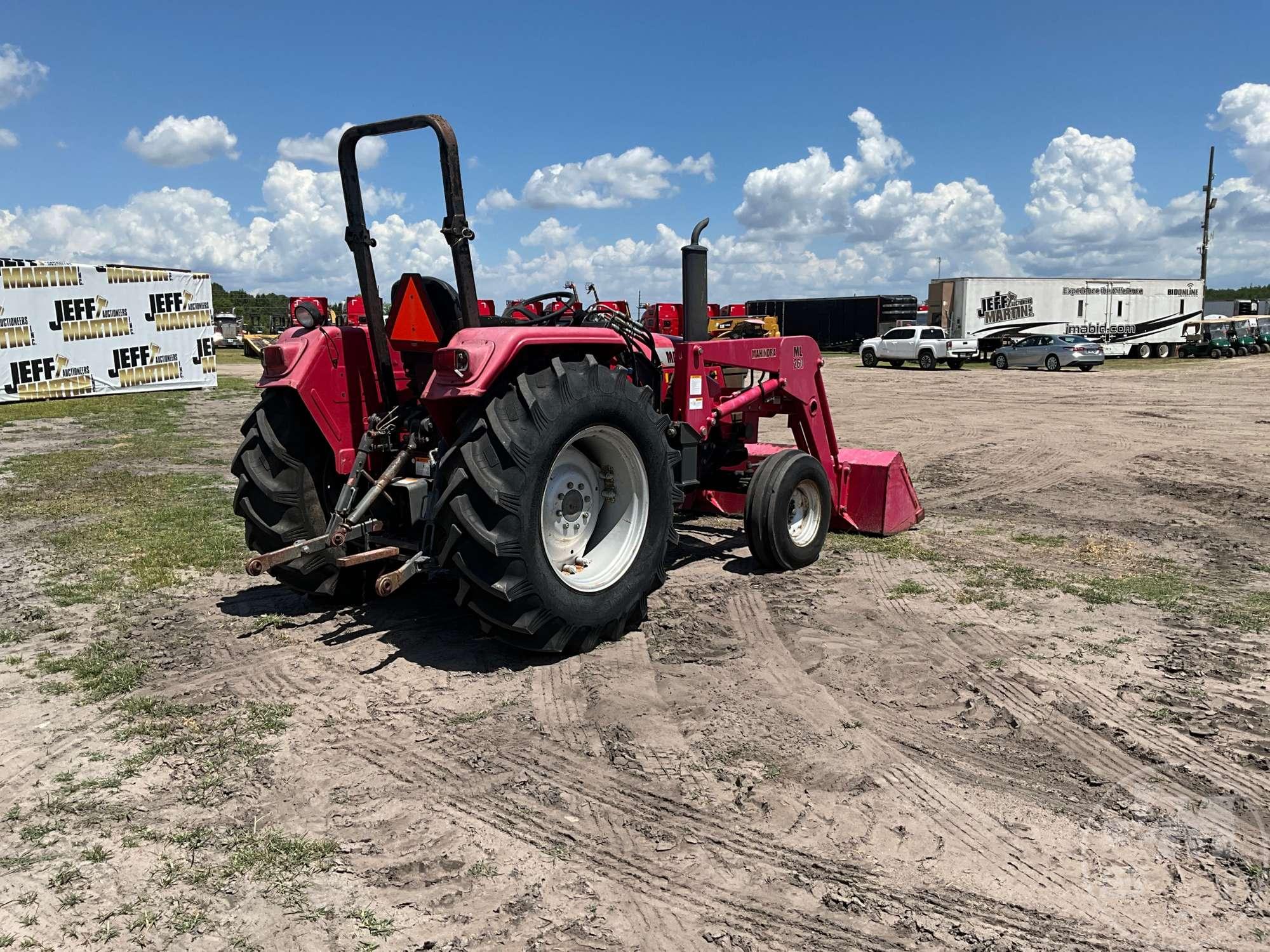 MAHINDRA 6000 TRACTOR W/LOADER SN: RP2977