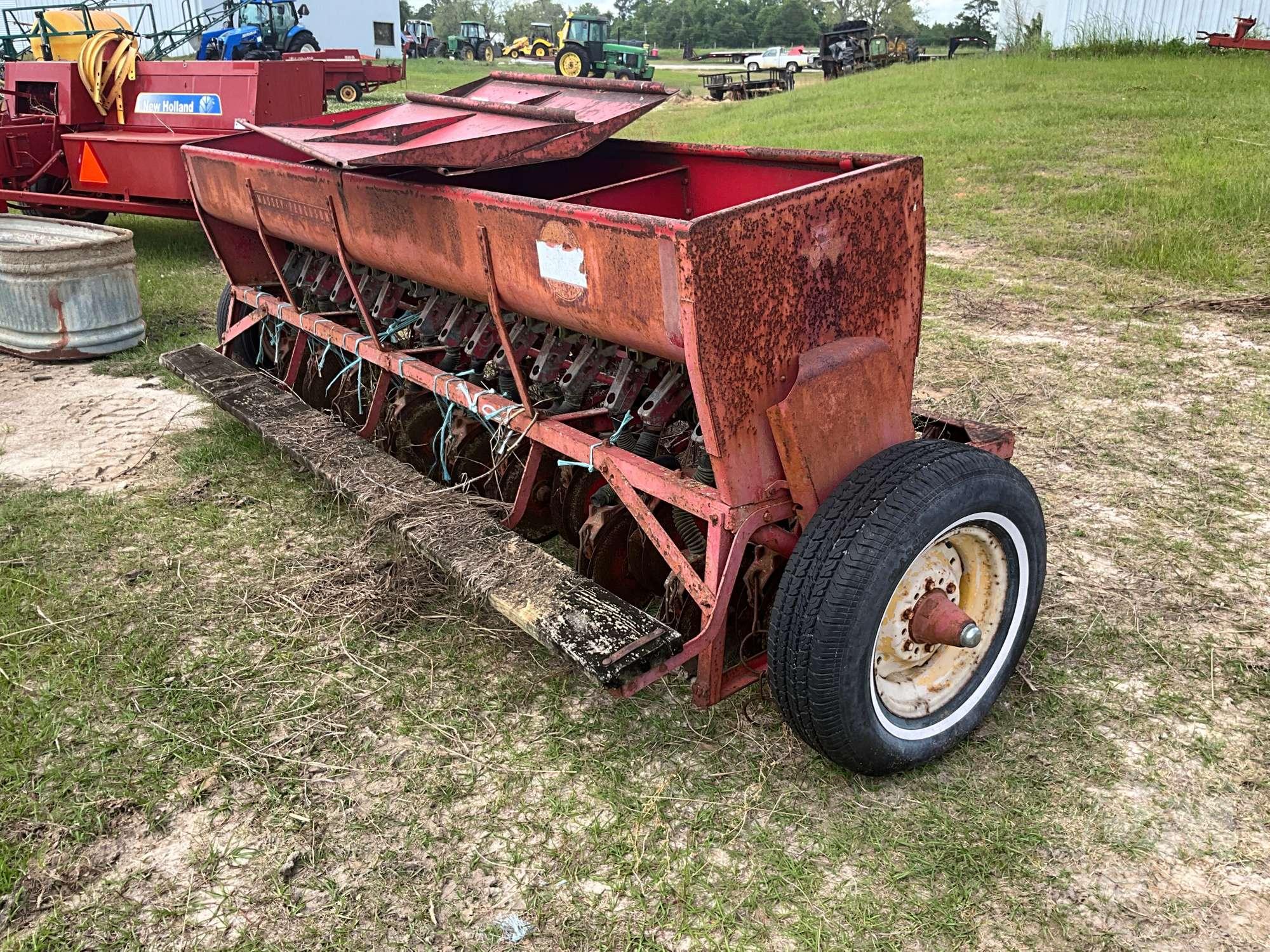 MASSEY FERGUSON GRAIN DRILL SN: 051010502