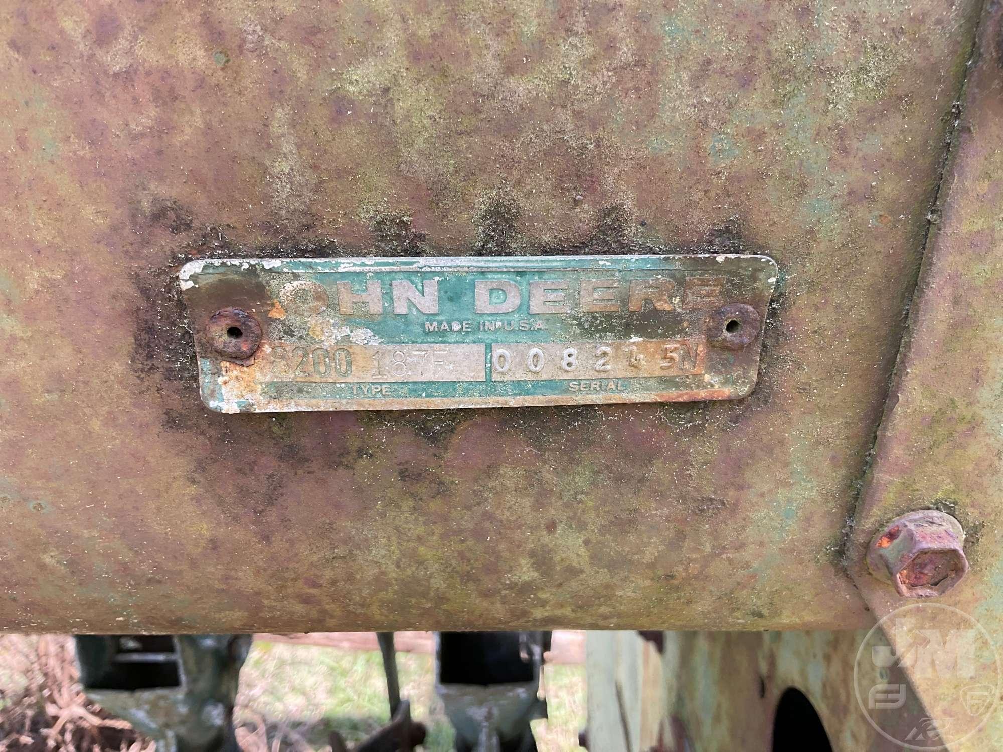 JOHN DEERE 8200 GRAIN DRILL SN: 008245N