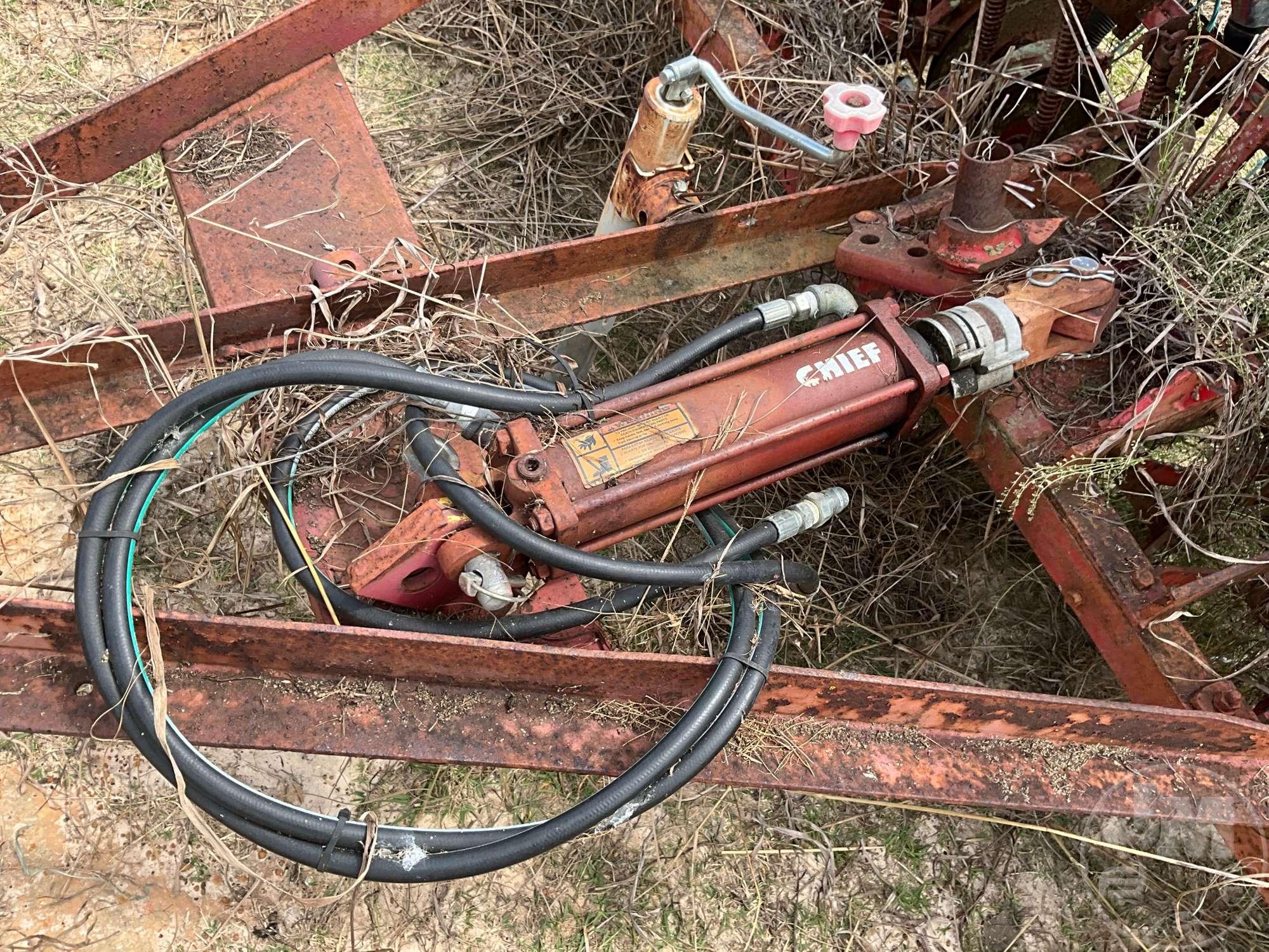 MASSEY FERGUSON GRAIN DRILL SN: 051010502