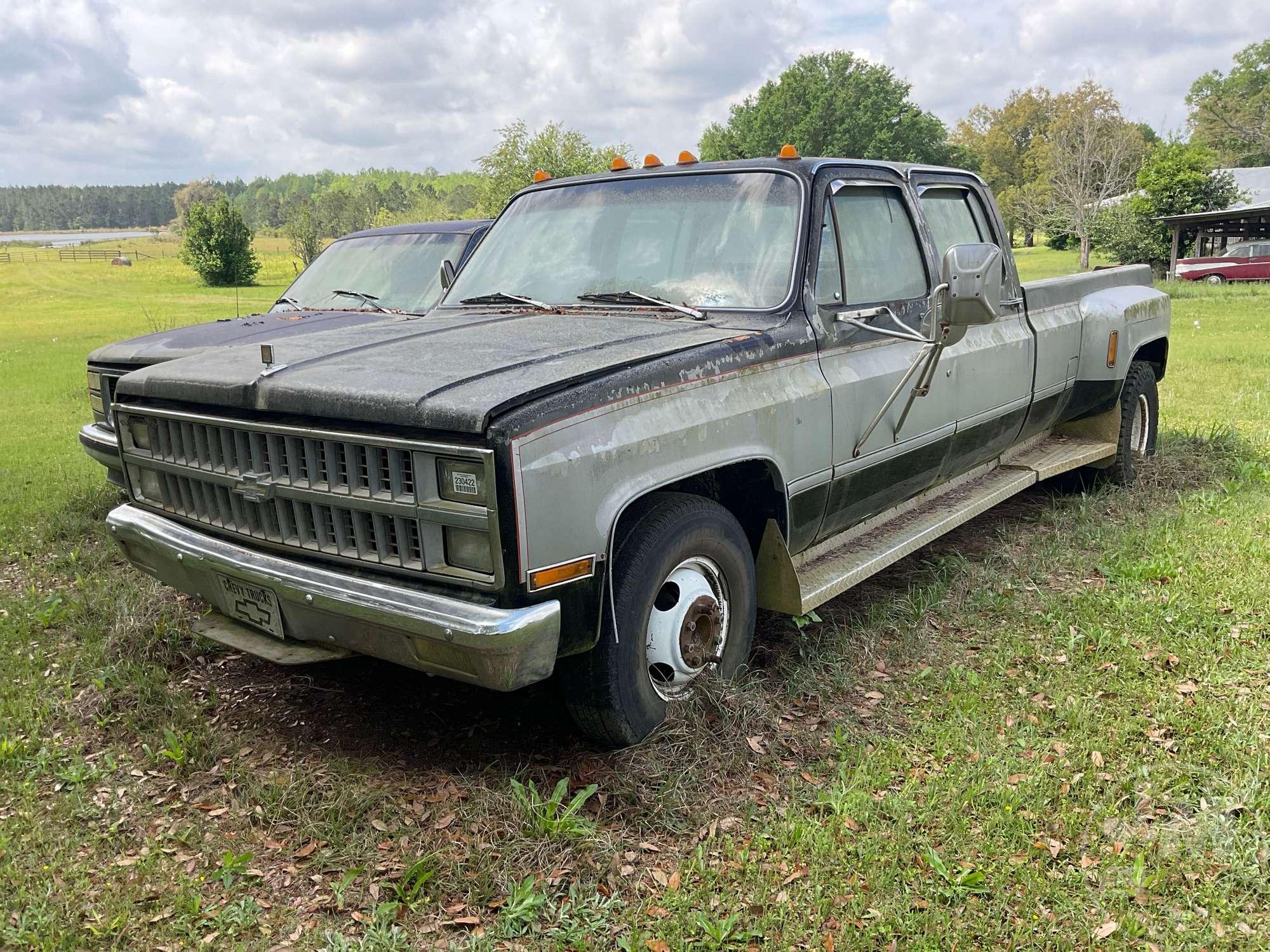 1982 CHEVROLET C/K PICKUP VIN: 1GCHC33W9CS150791 1 TON TRUCK