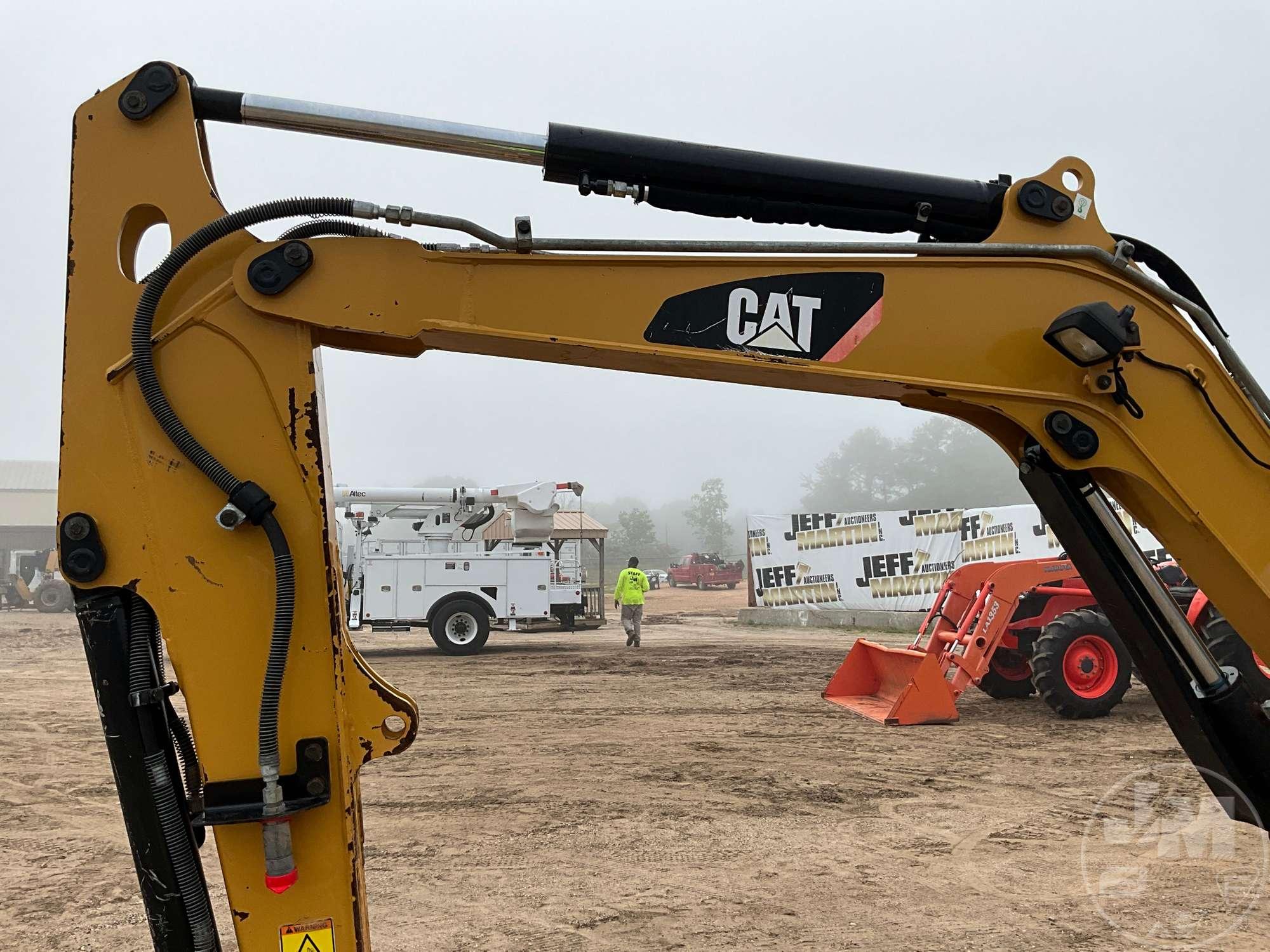 2016 CATERPILLAR 304E2 MINI EXCAVATOR SN: CME400464