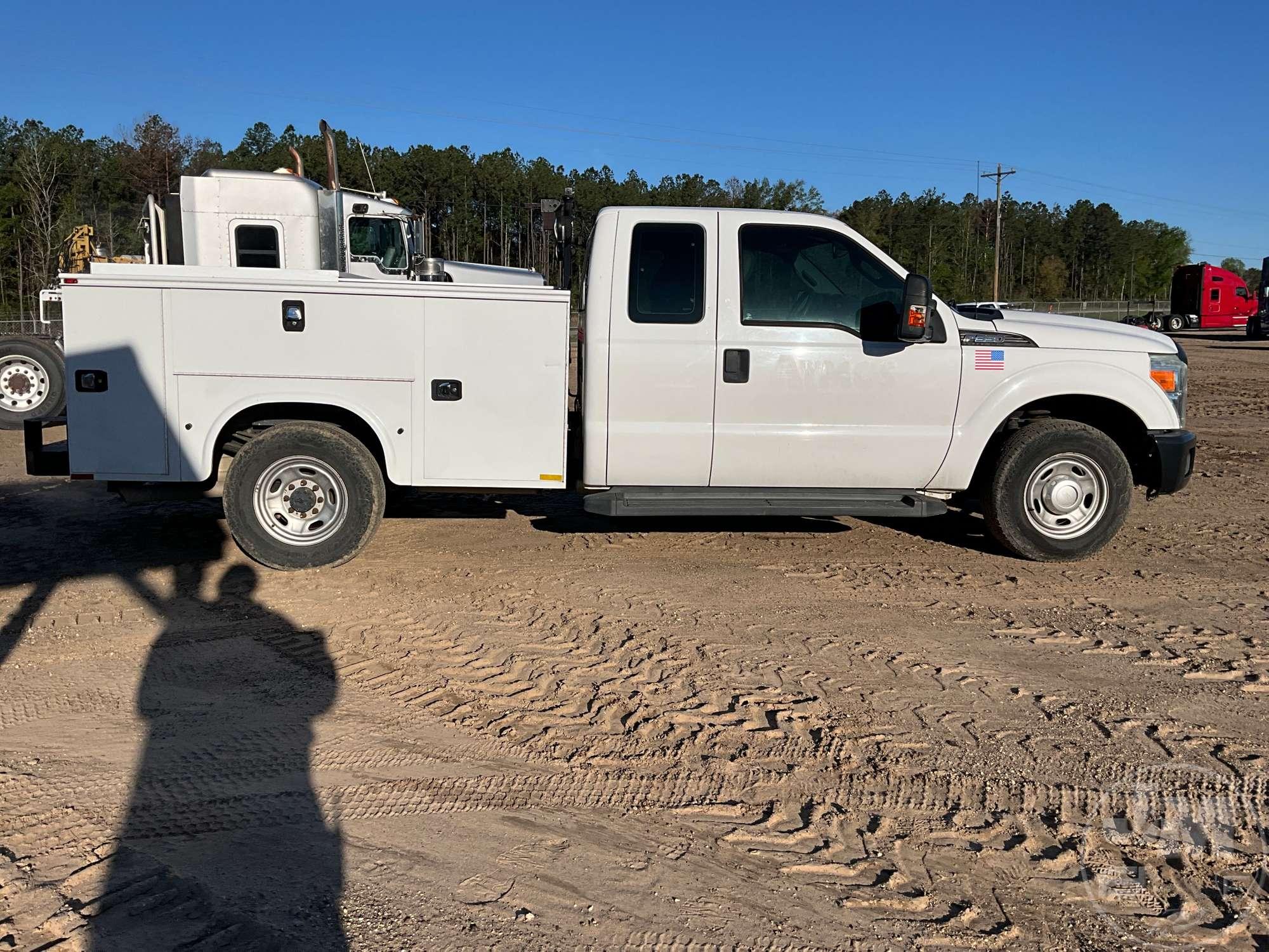 2015 FORD F-350 UTILITY TRUCK VIN: 1FD8X3A62FEC83771