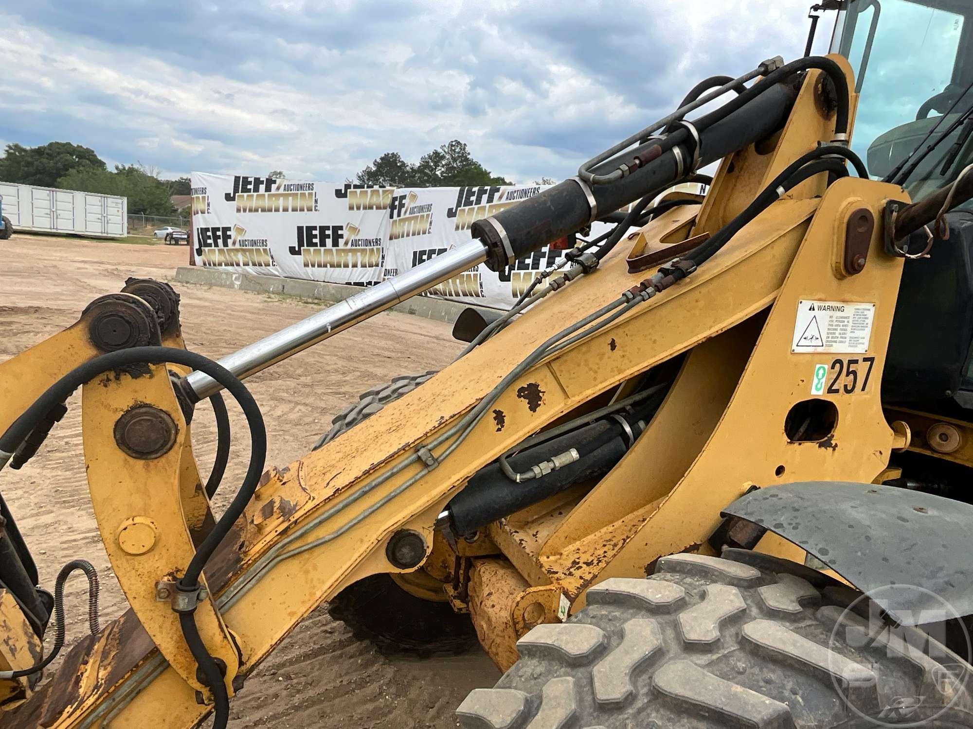 2004 CATERPILLAR 908 WHEEL LOADER SN: 00908P8BS01650