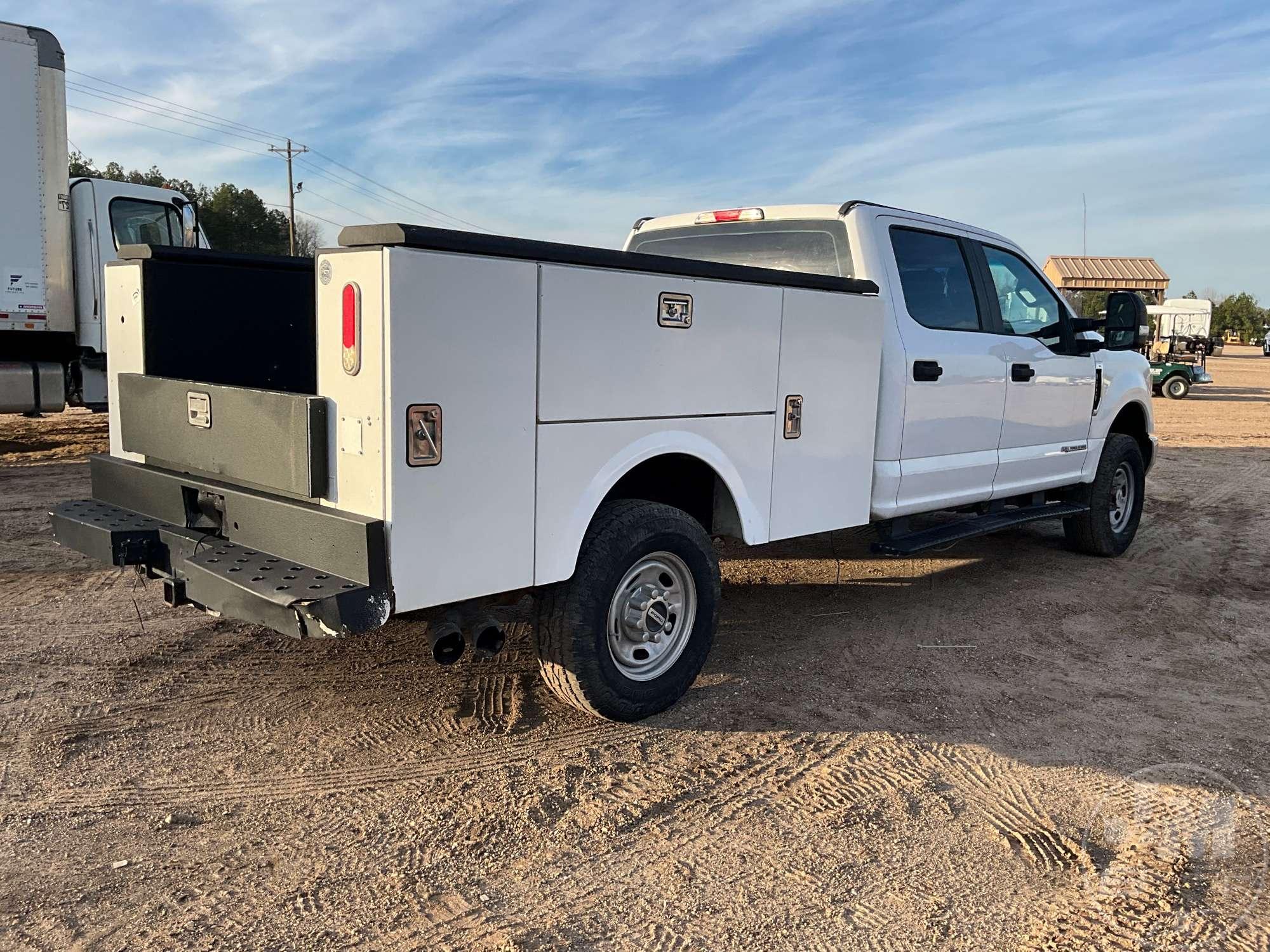 2017 FORD F-250 XL S/A UTILITY TRUCK VIN: 1FT7W2BT3HEE41927