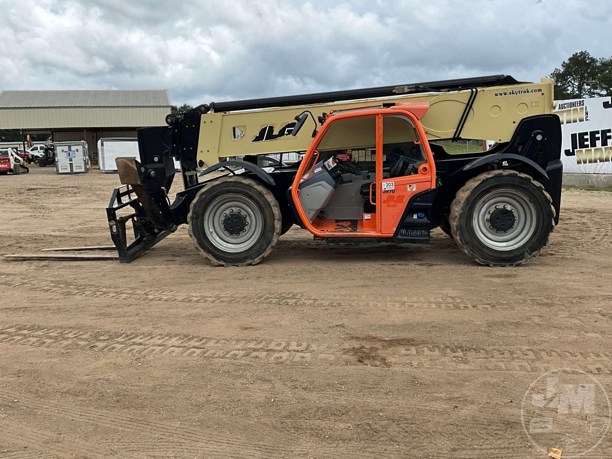 2015 JLG 1055 TELESCOPIC FORKLIFT SN: 0160071723