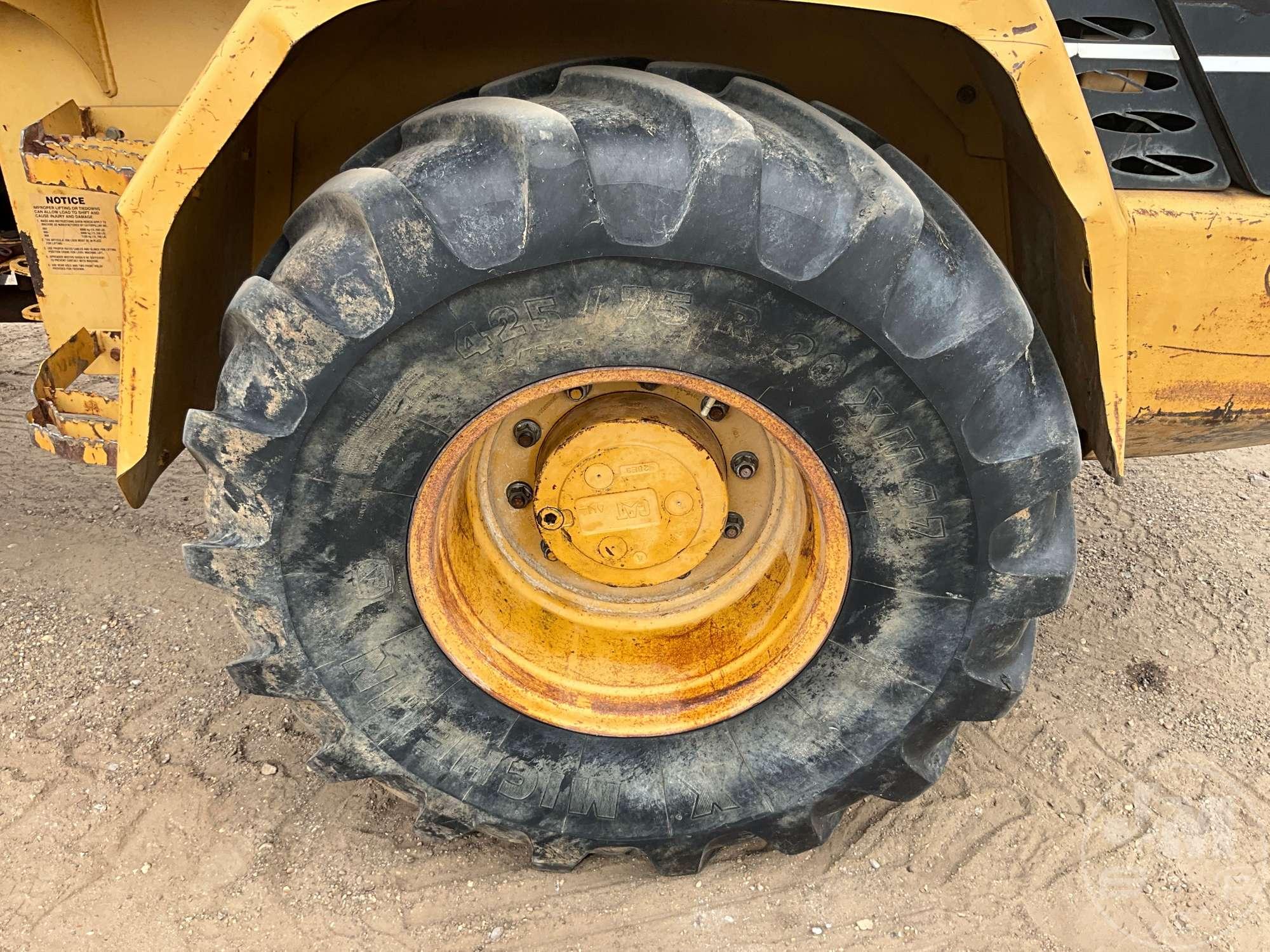 2004 CATERPILLAR 908 WHEEL LOADER SN: 00908P8BS01650