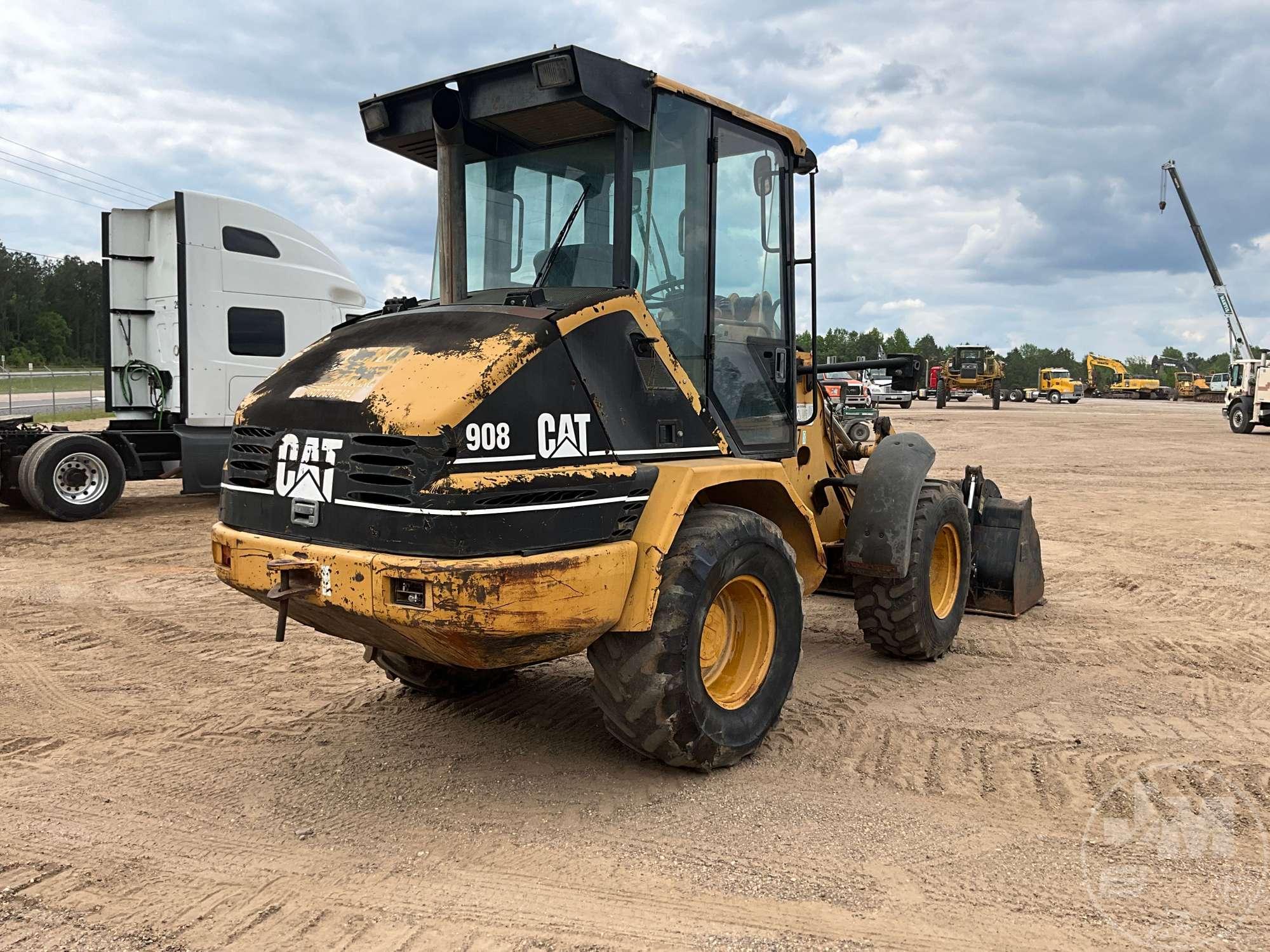 2004 CATERPILLAR 908 WHEEL LOADER SN: 00908P8BS01650