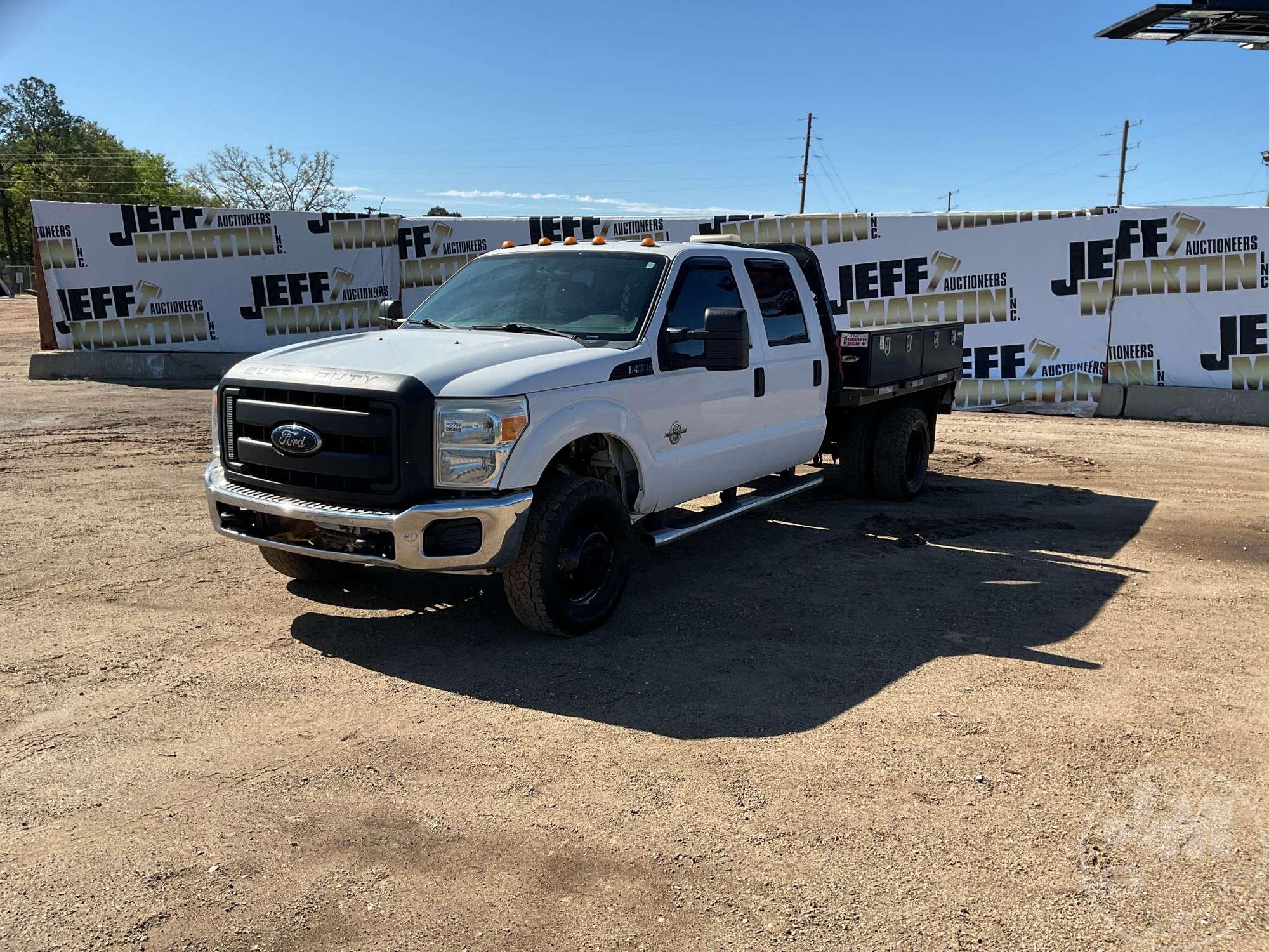 2015 FORD F-350XL SD SINGLE AXLE CREW CAB 4X4 FLATBED TRUCK VIN: 1FD8W3HT2FEA97906