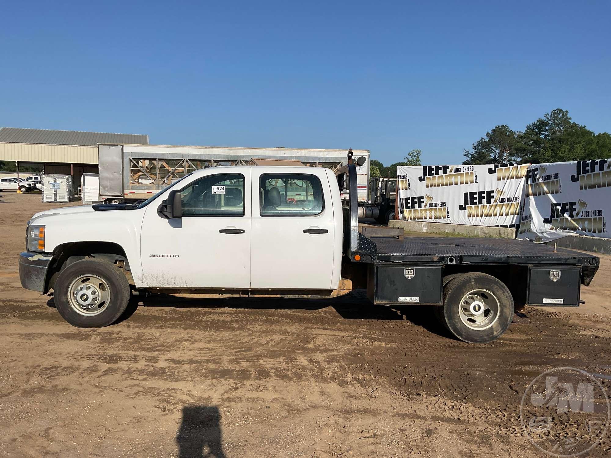 2012 CHEVROLET SILVERADO SINGLE AXLE CREW CAB FLATBED TRUCK VIN: 1GB4CZCL7CF169246