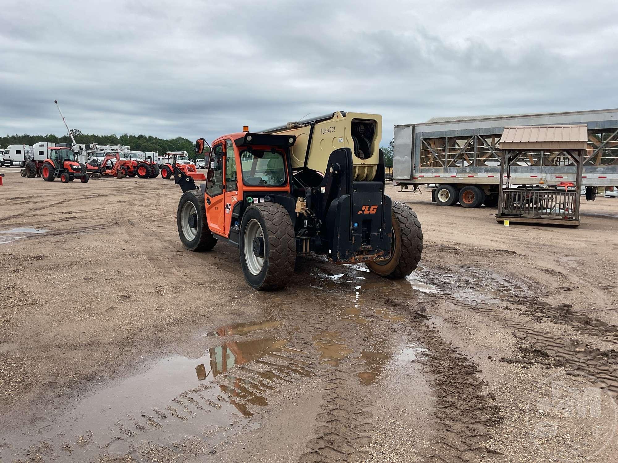 2016 JLG 1055 TELESCOPIC FORKLIFT SN: 0160076572