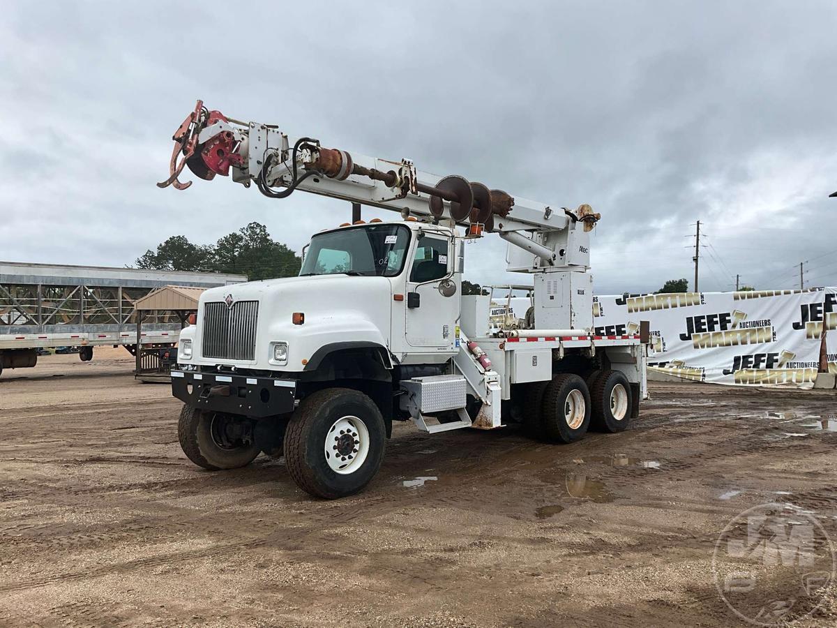 2002 INTERNATIONAL 5500I 6X6 T/A DIGGER DERRICK TRUCK VIN: 1HTXKAXT12J025214