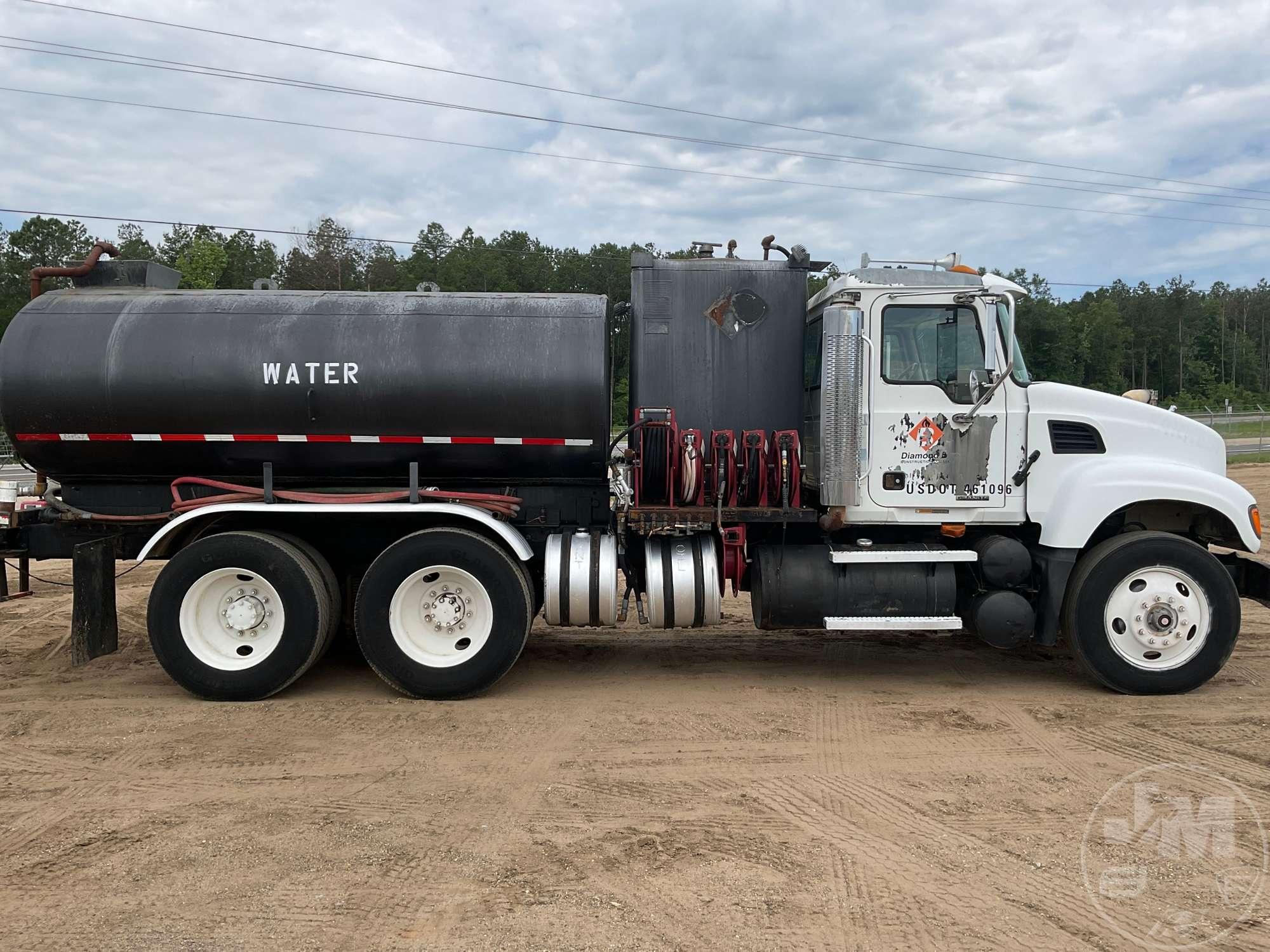 2003 MACK CV VIN: 1M2AG11Y53M005990 T/A FUEL & LUBE TRUCK