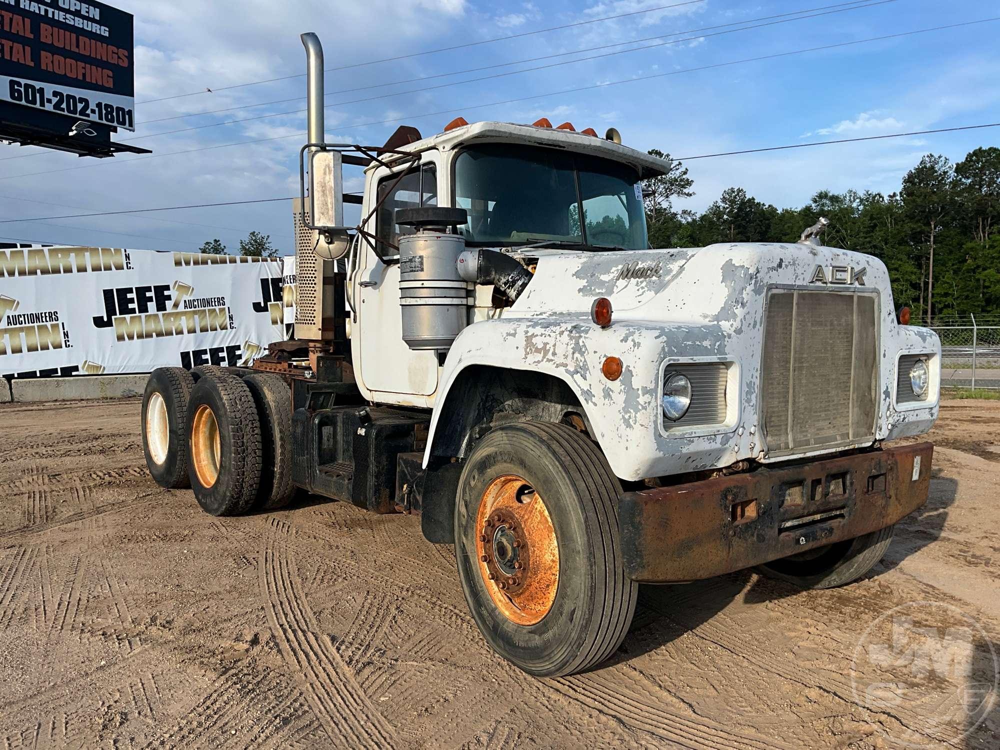 1984 MACK R TANDEM AXLE DAY CAB TRUCK TRACTOR VIN: 1M2N179Y5EA092806