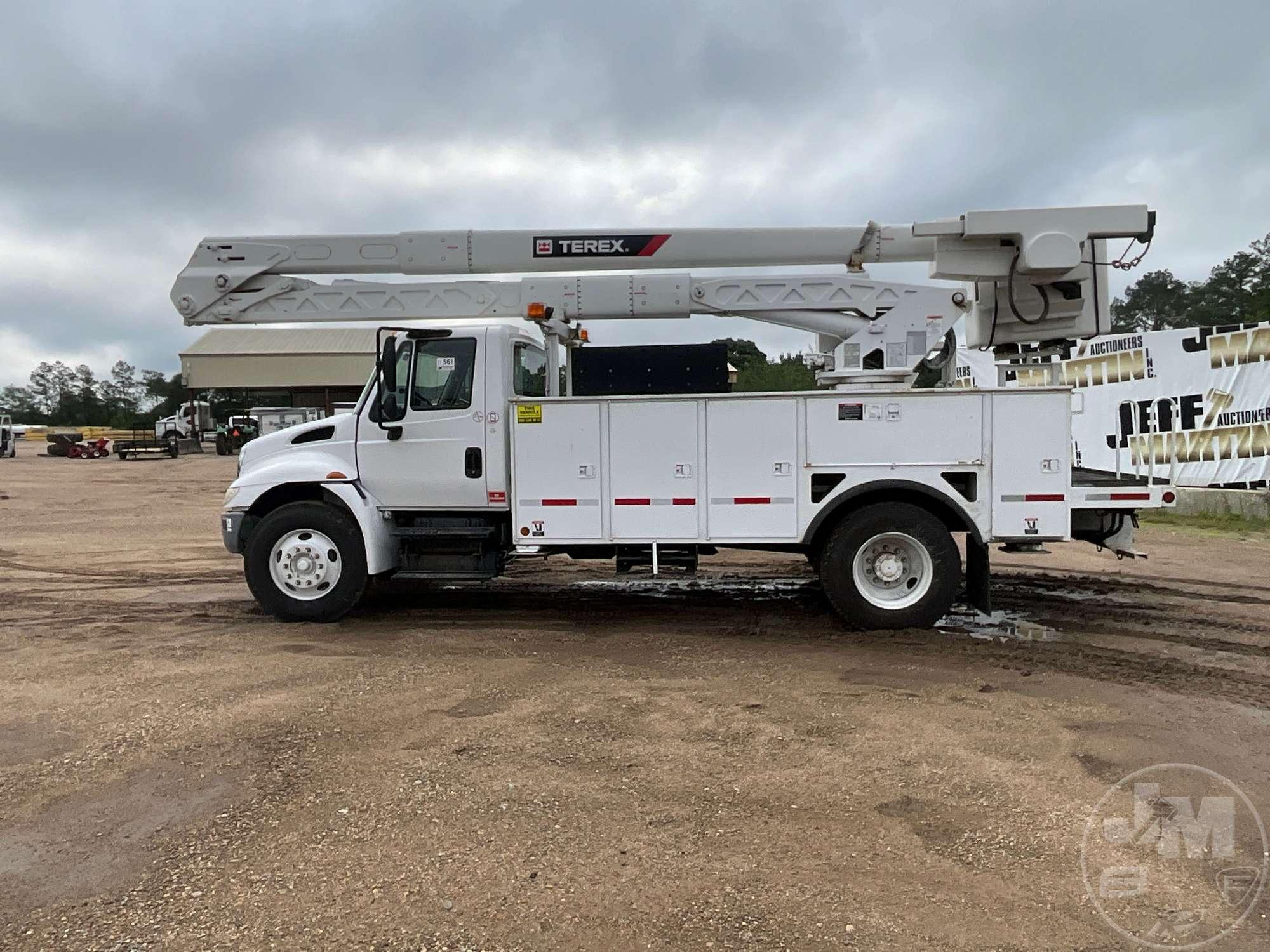 2015 INTERNATIONAL 4300 SBA 4X2 S/A BUCKET TRUCK TEREX HI-RANGER HRX-55 VIN: 3HAMMAAN0FL731136