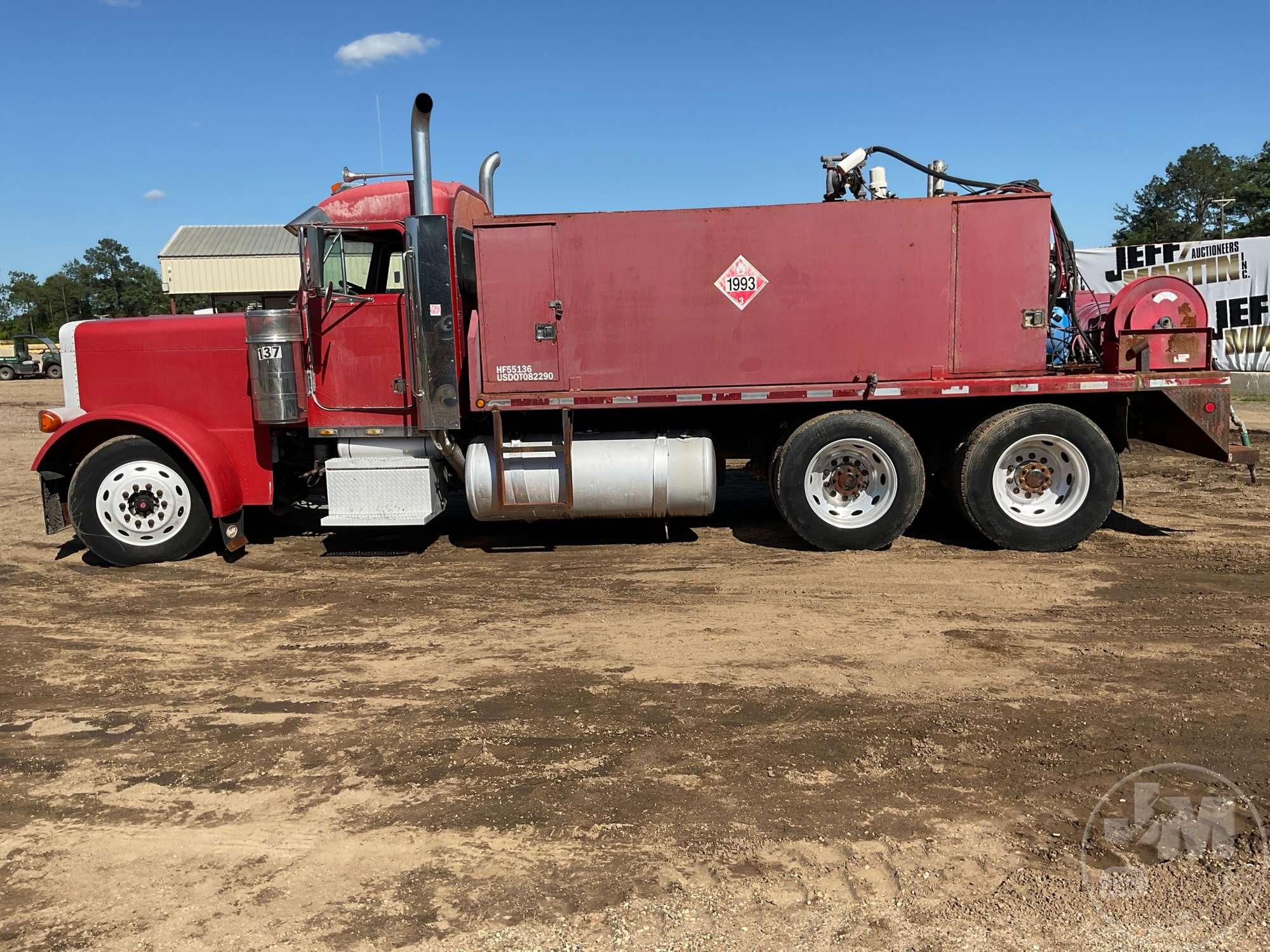 1998 PETERBILT 379 VIN: 1XP5D69X3WN468411 T/A FUEL & LUBE TRUCK